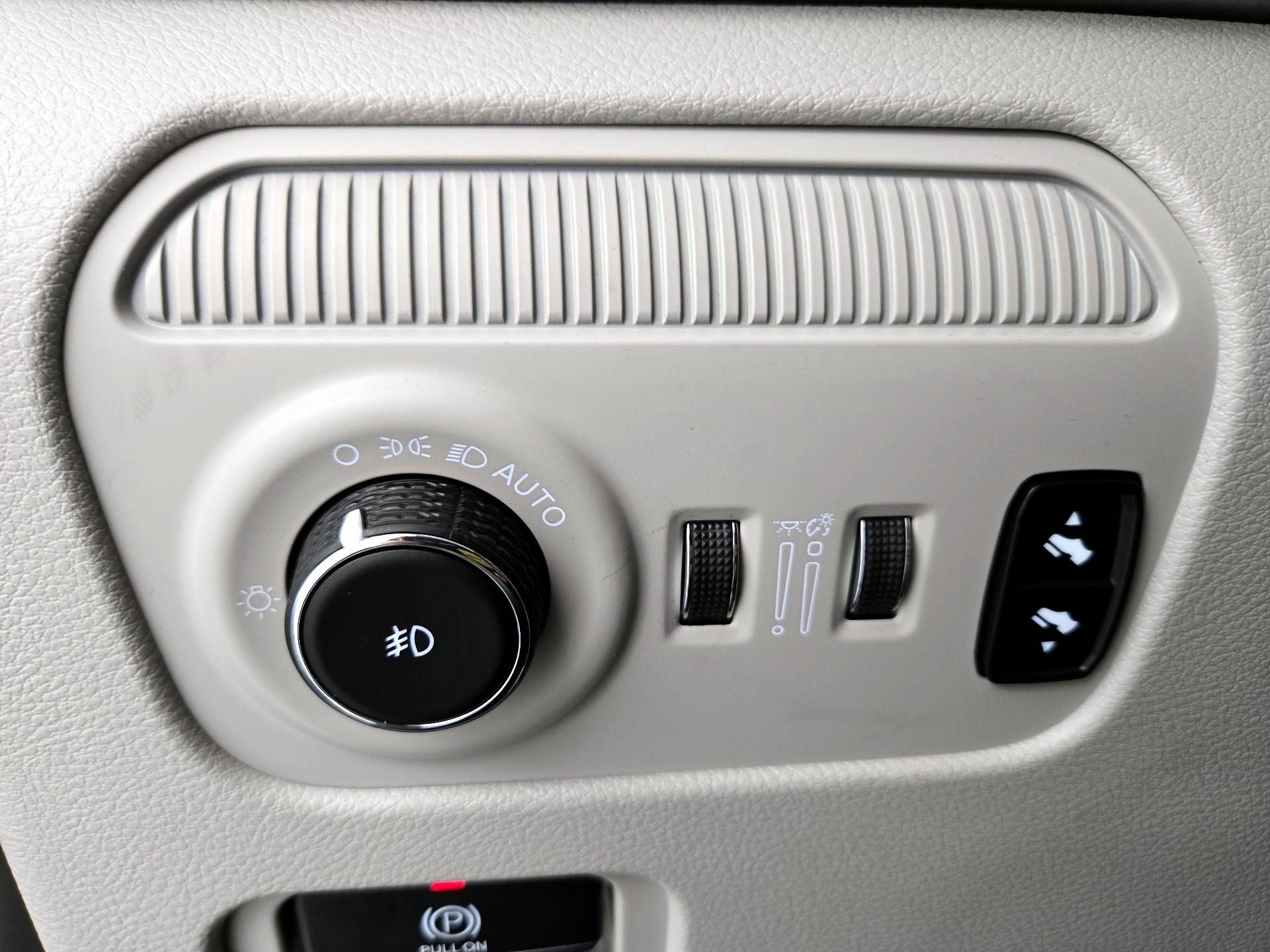 Thumbnail: 2022 Jeep Wagoneer - 13