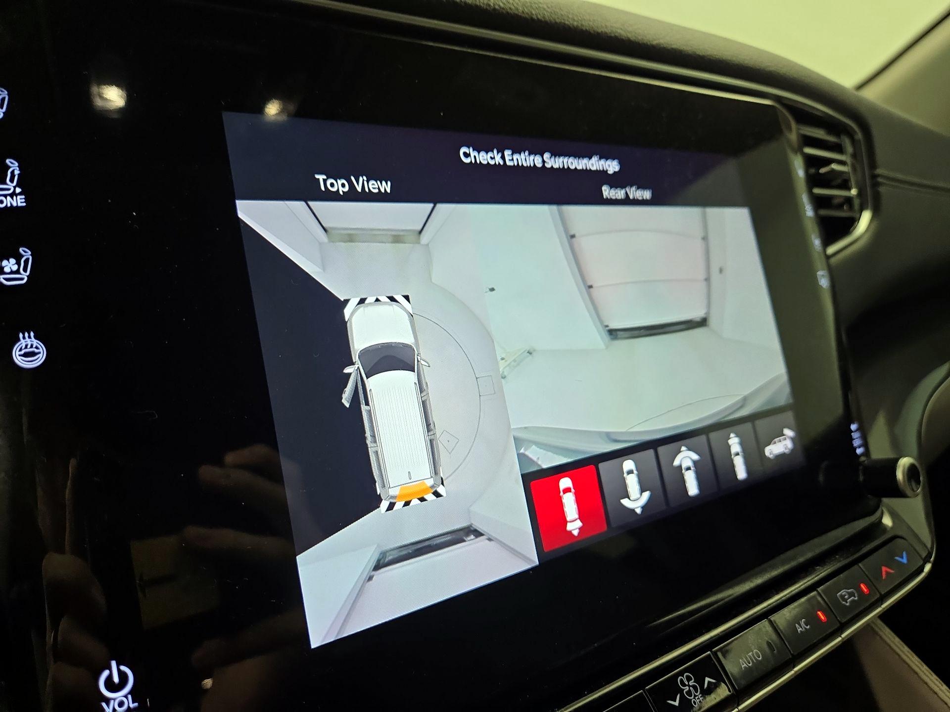 Thumbnail: 2022 Jeep Wagoneer - 15