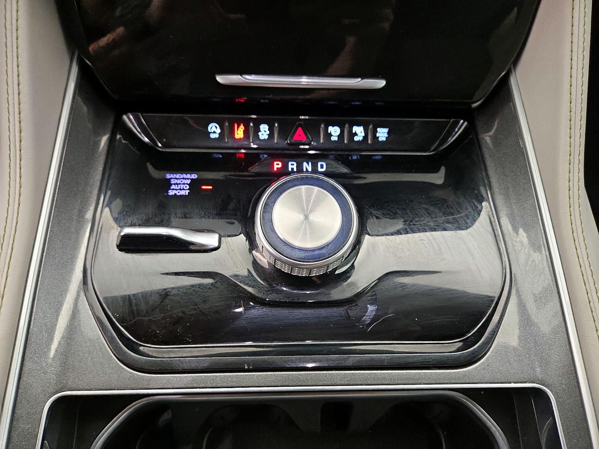 Thumbnail: 2022 Jeep Wagoneer - 18