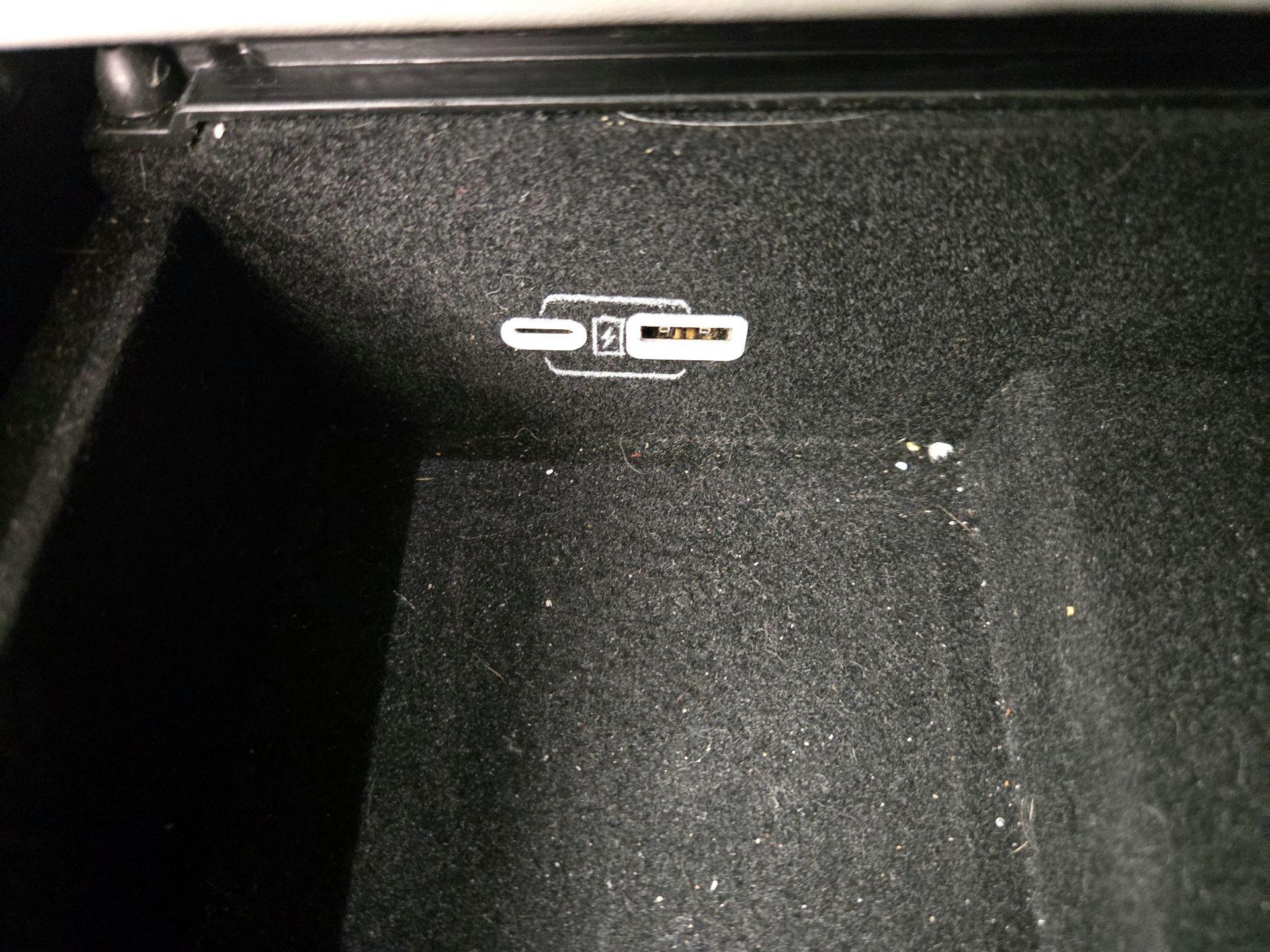 Thumbnail: 2022 Jeep Wagoneer - 19