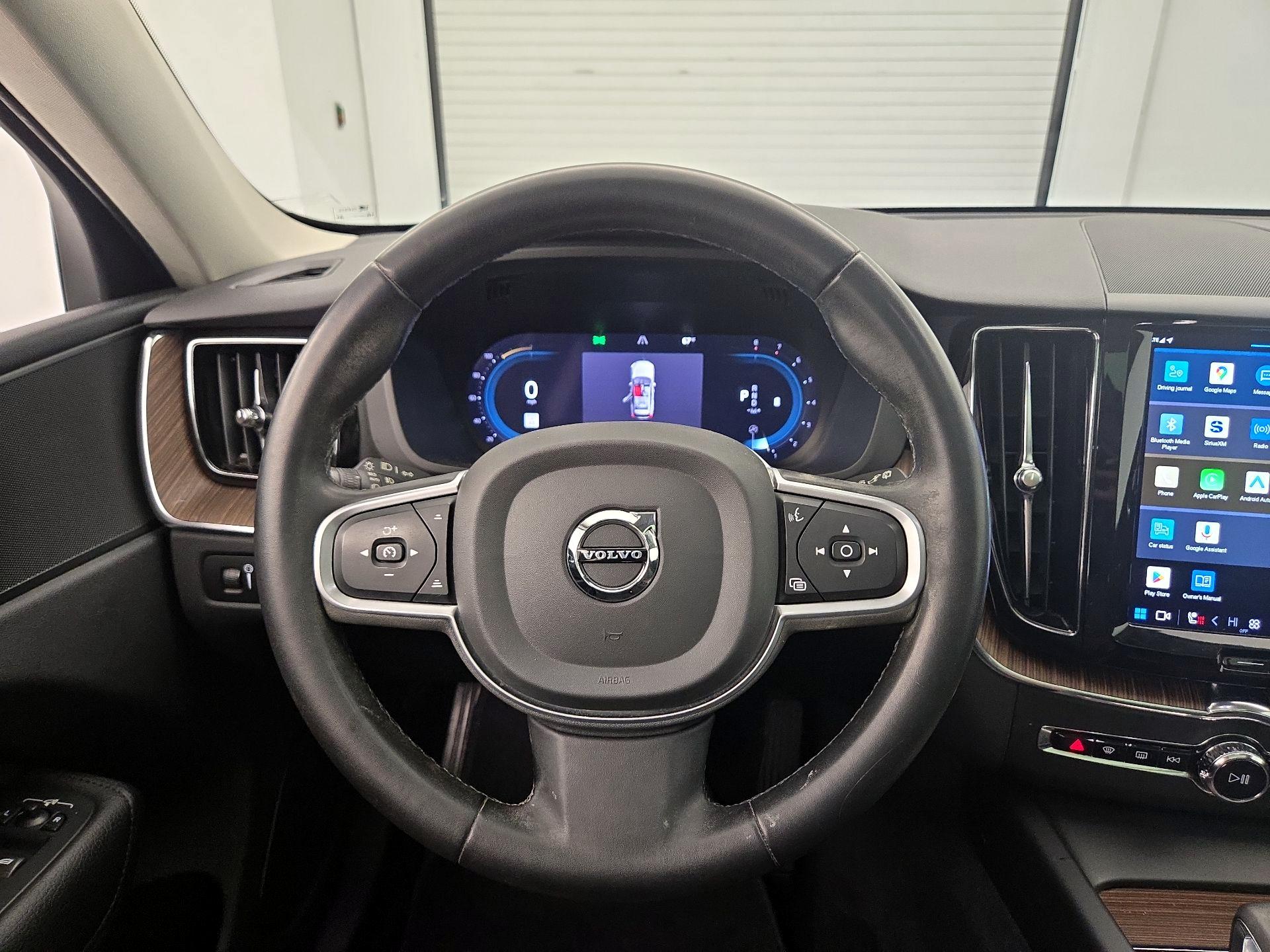 Thumbnail: 2022 Volvo XC60 - 10