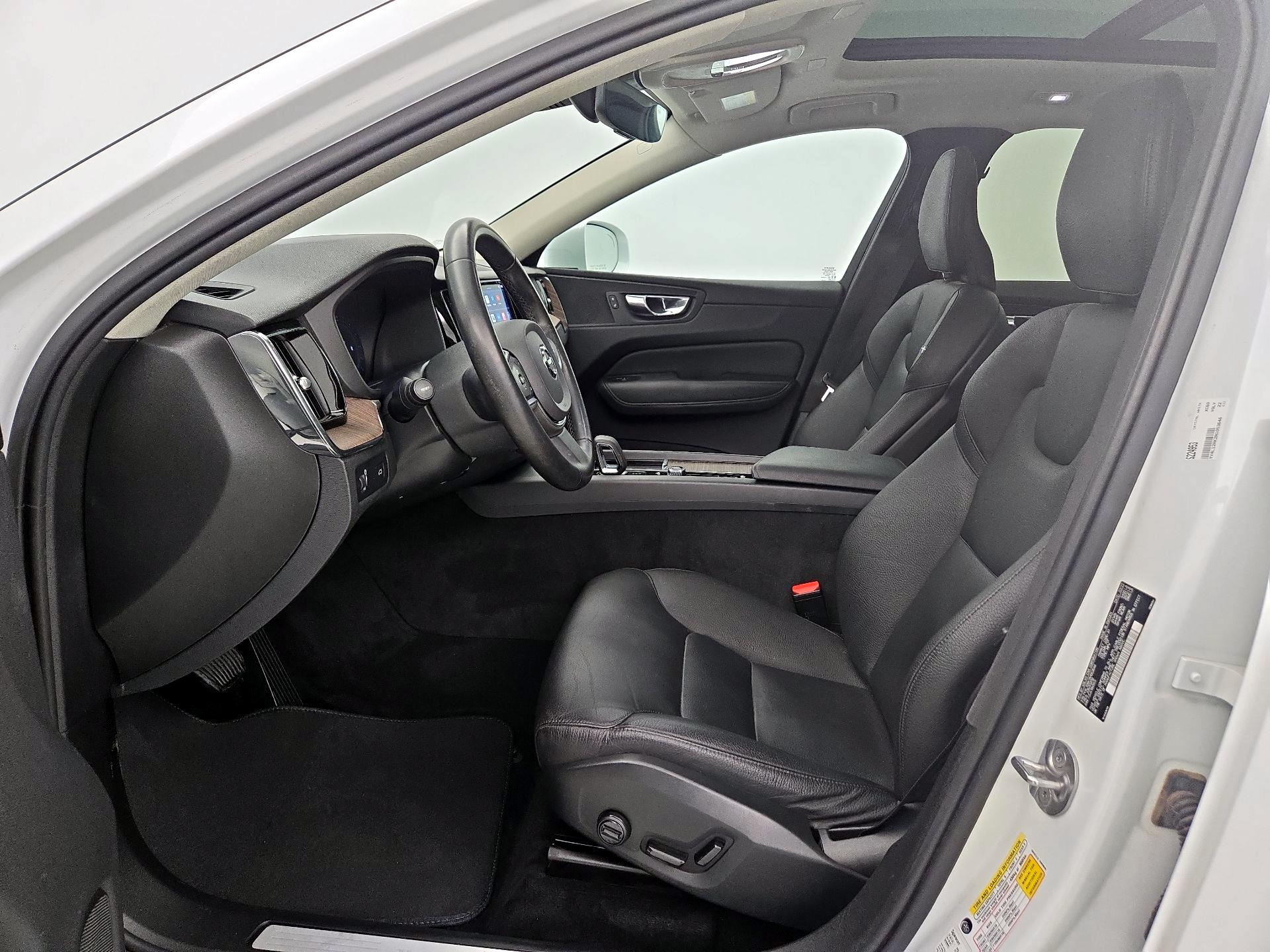 Thumbnail: 2022 Volvo XC60 - 11