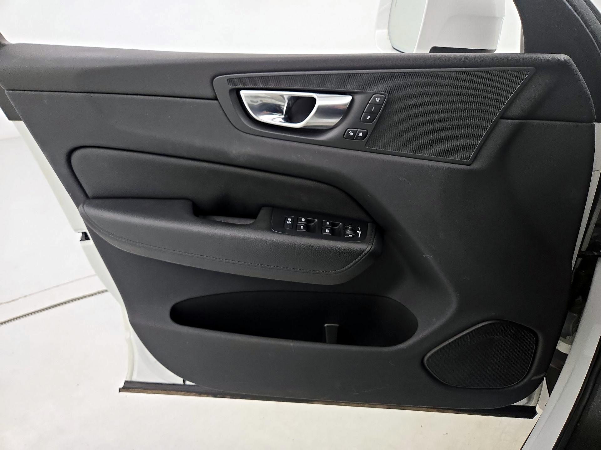 Thumbnail: 2022 Volvo XC60 - 12