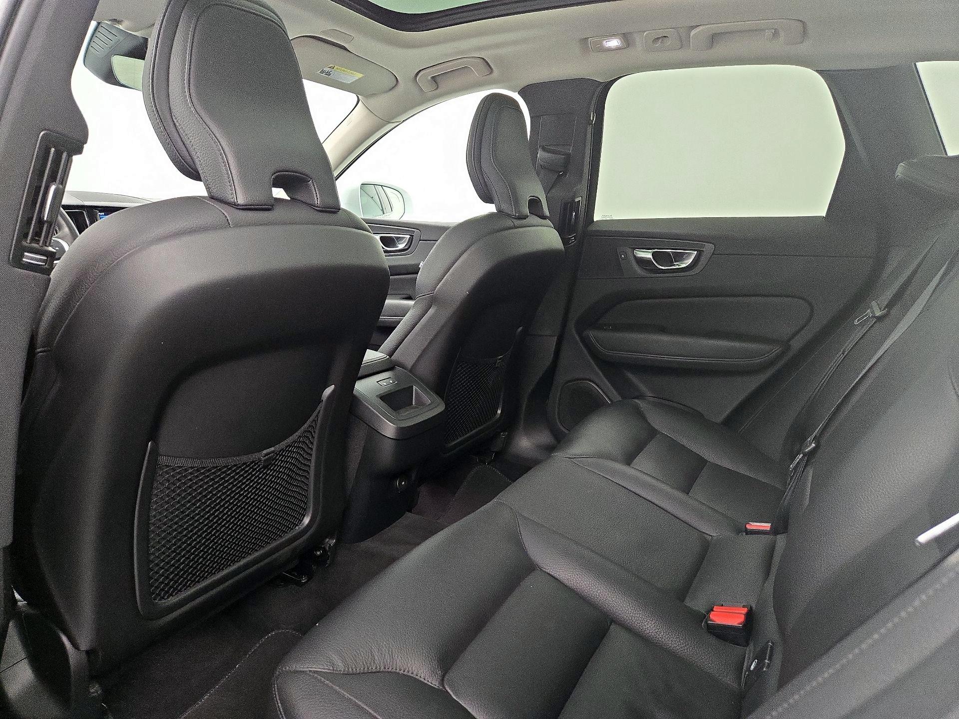 Thumbnail: 2022 Volvo XC60 - 20