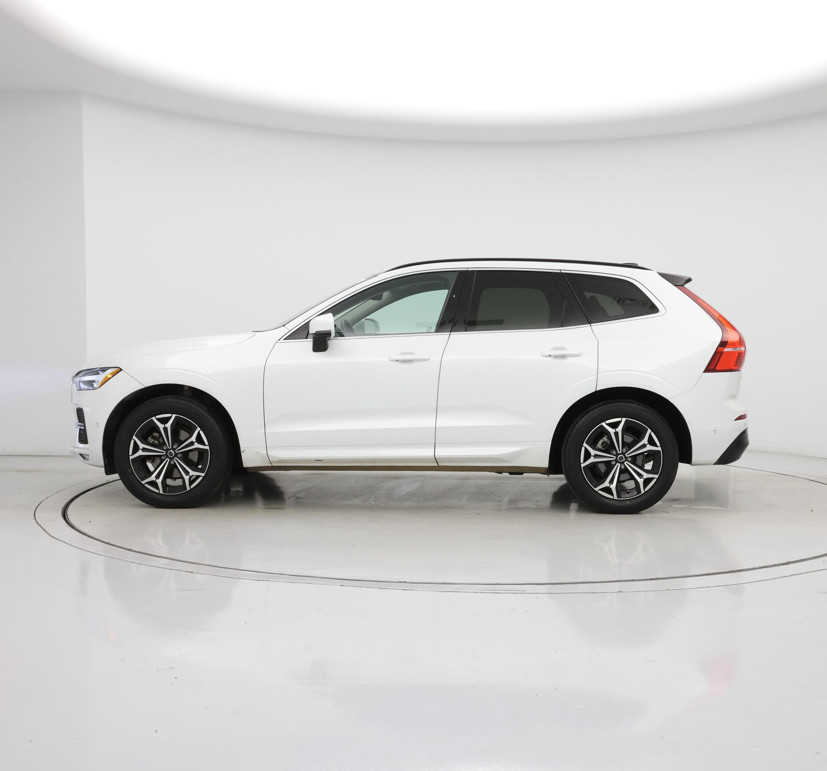 Thumbnail: 2022 Volvo XC60 - 3