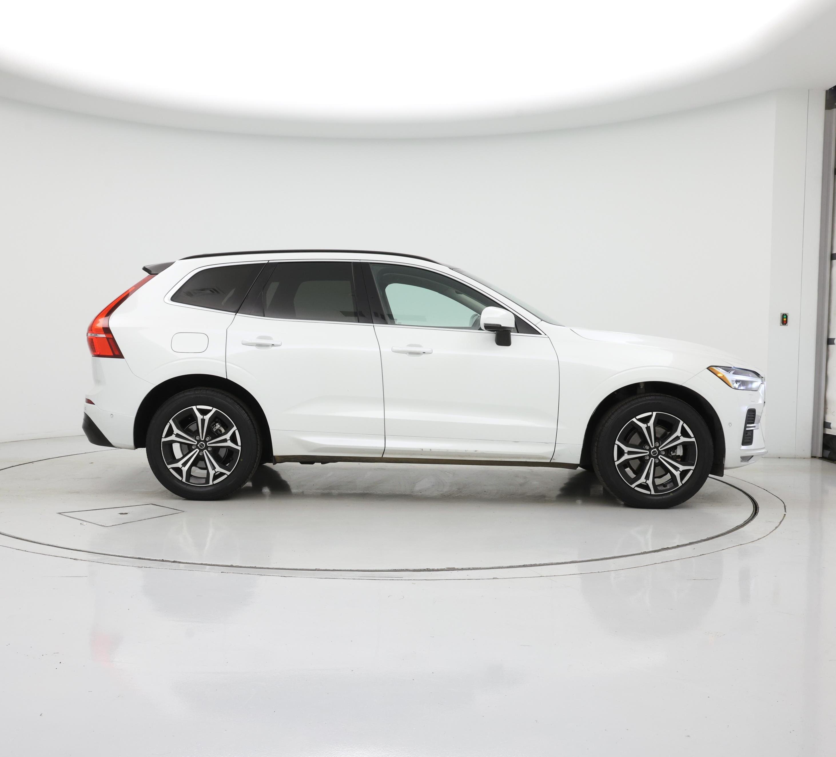Thumbnail: 2022 Volvo XC60 - 7