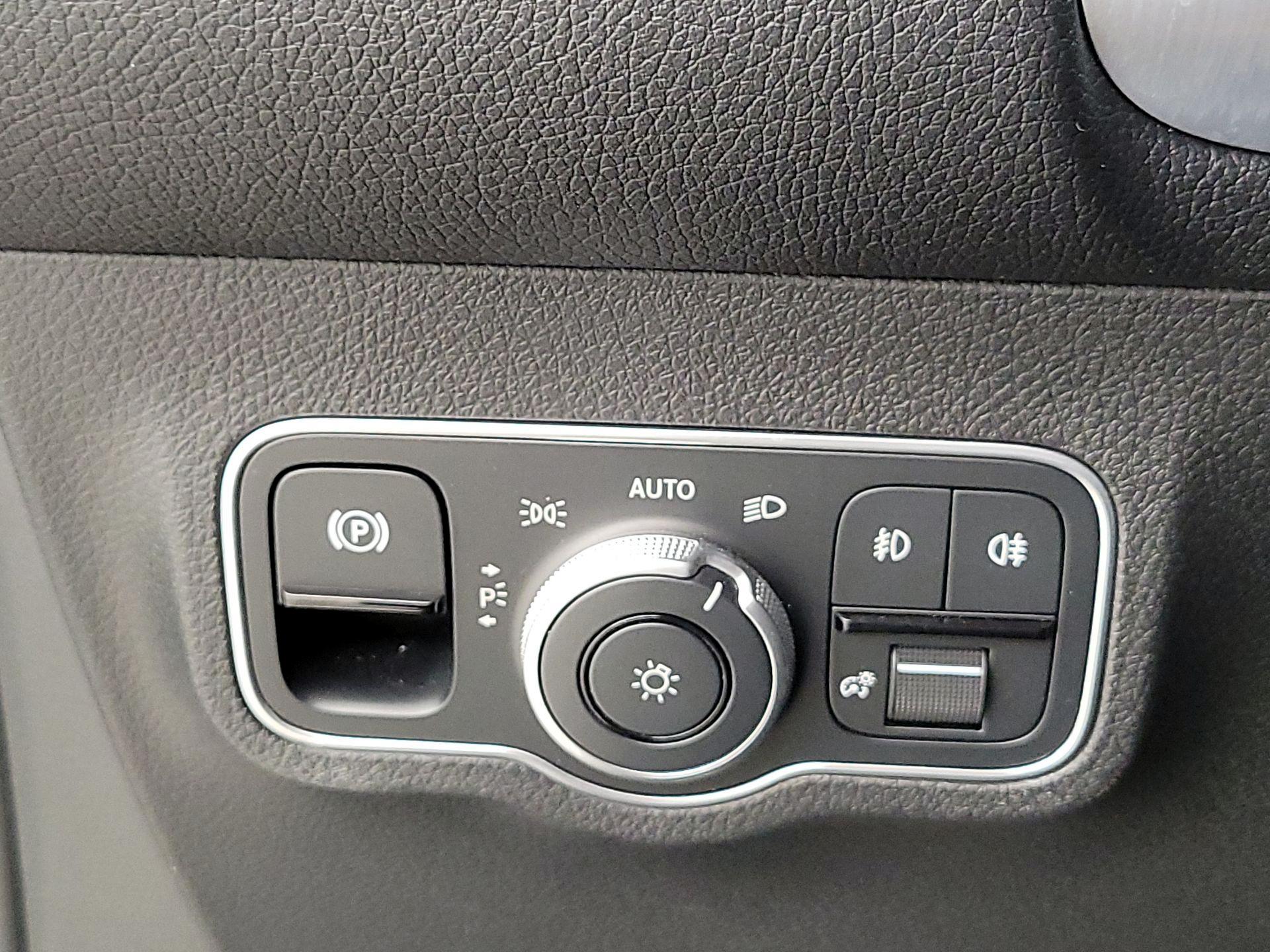 Thumbnail: 2024 Mercedes-Benz GLB - 13