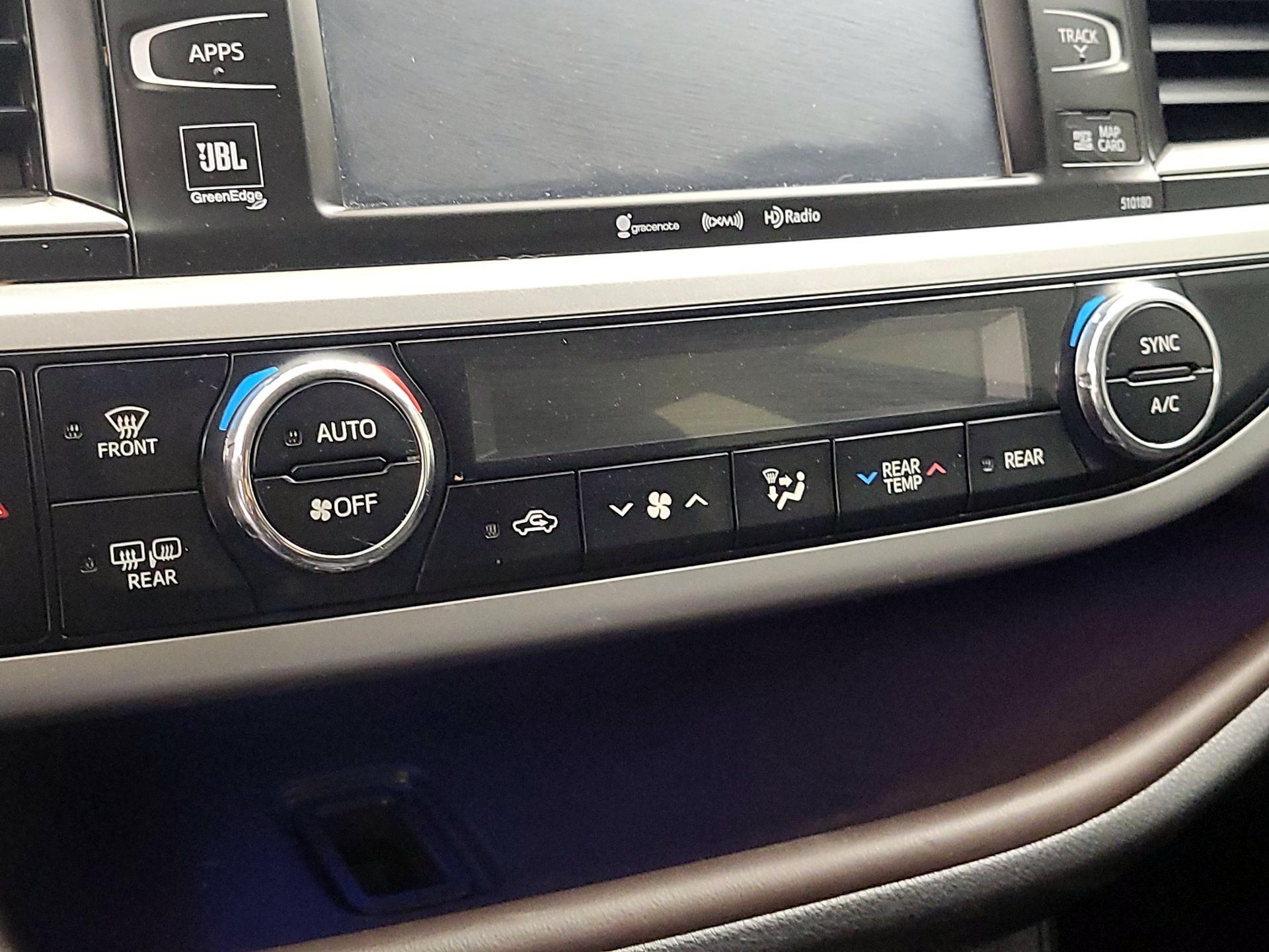 Thumbnail: 2018 Toyota Highlander - 16