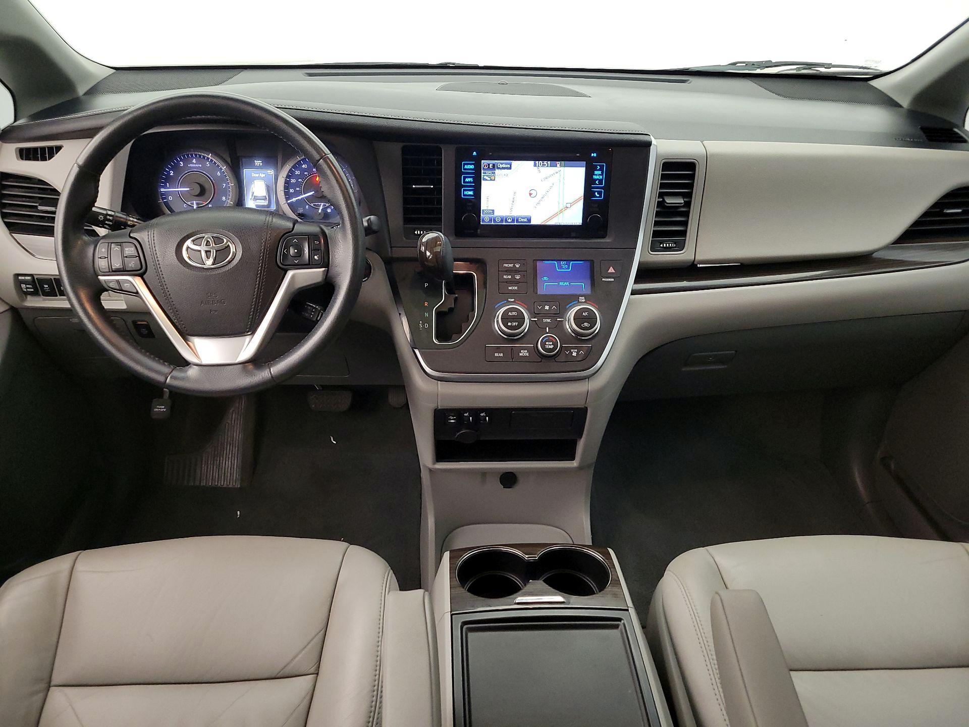 Thumbnail: 2015 Toyota Sienna - 9