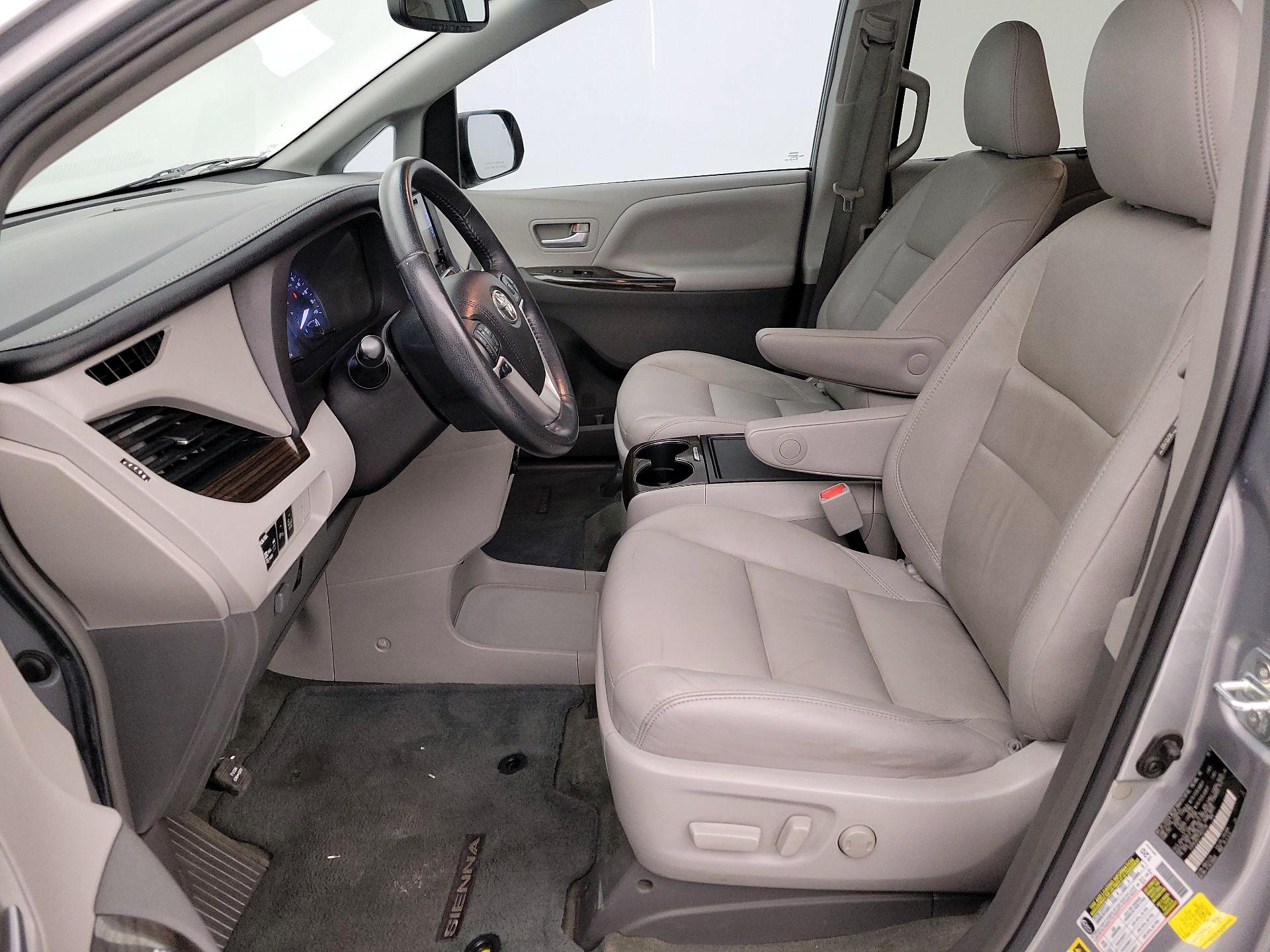 Thumbnail: 2015 Toyota Sienna - 11