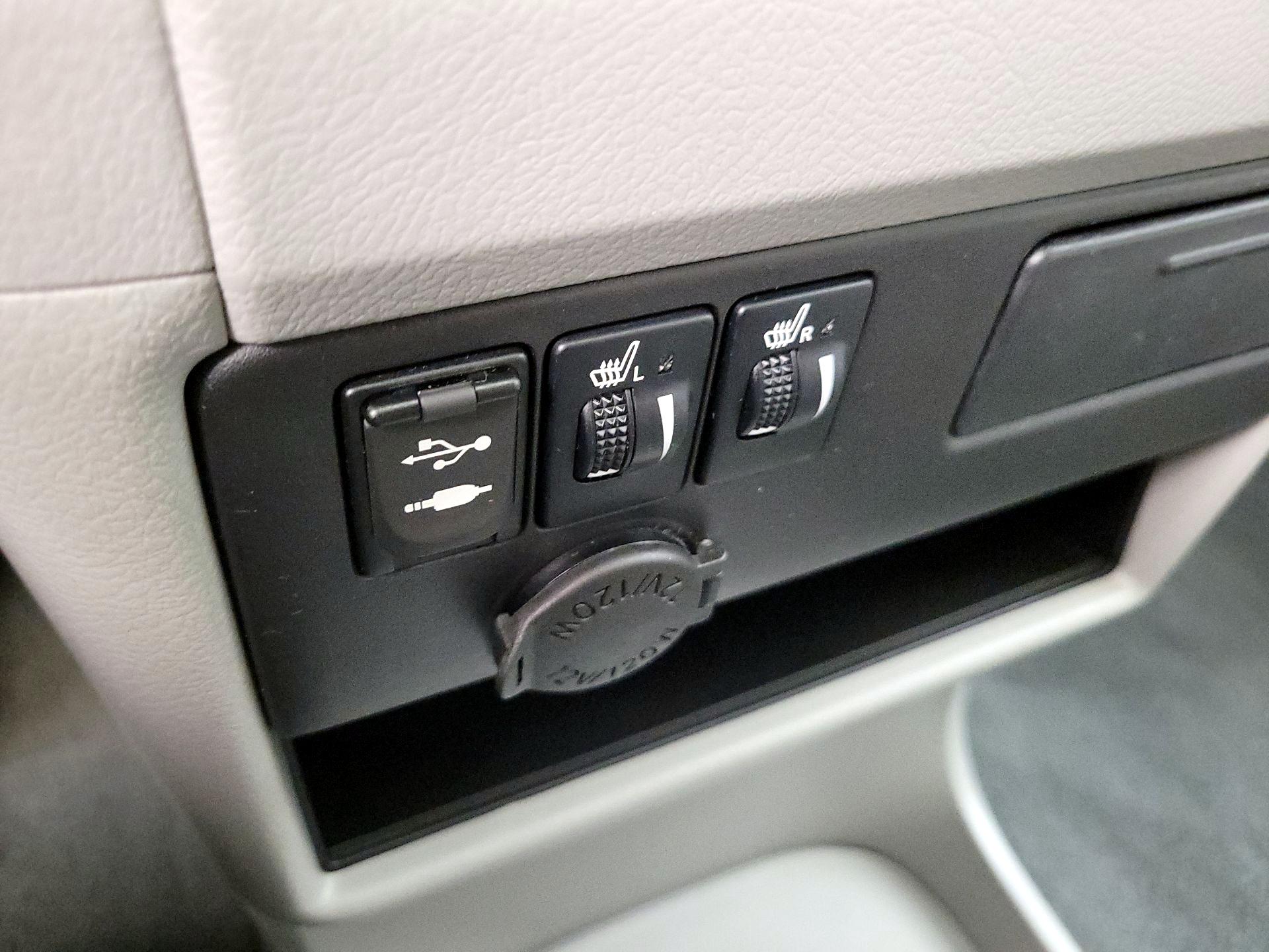 Thumbnail: 2015 Toyota Sienna - 19