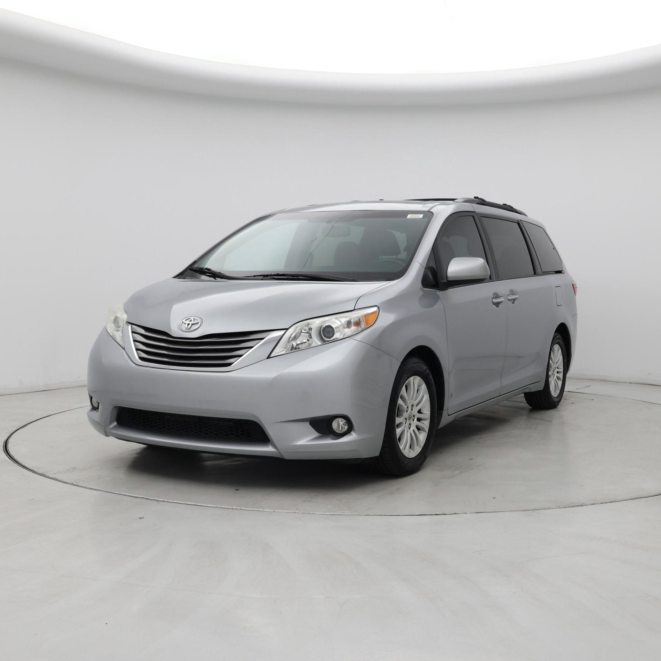 Thumbnail: 2015 Toyota Sienna - 4