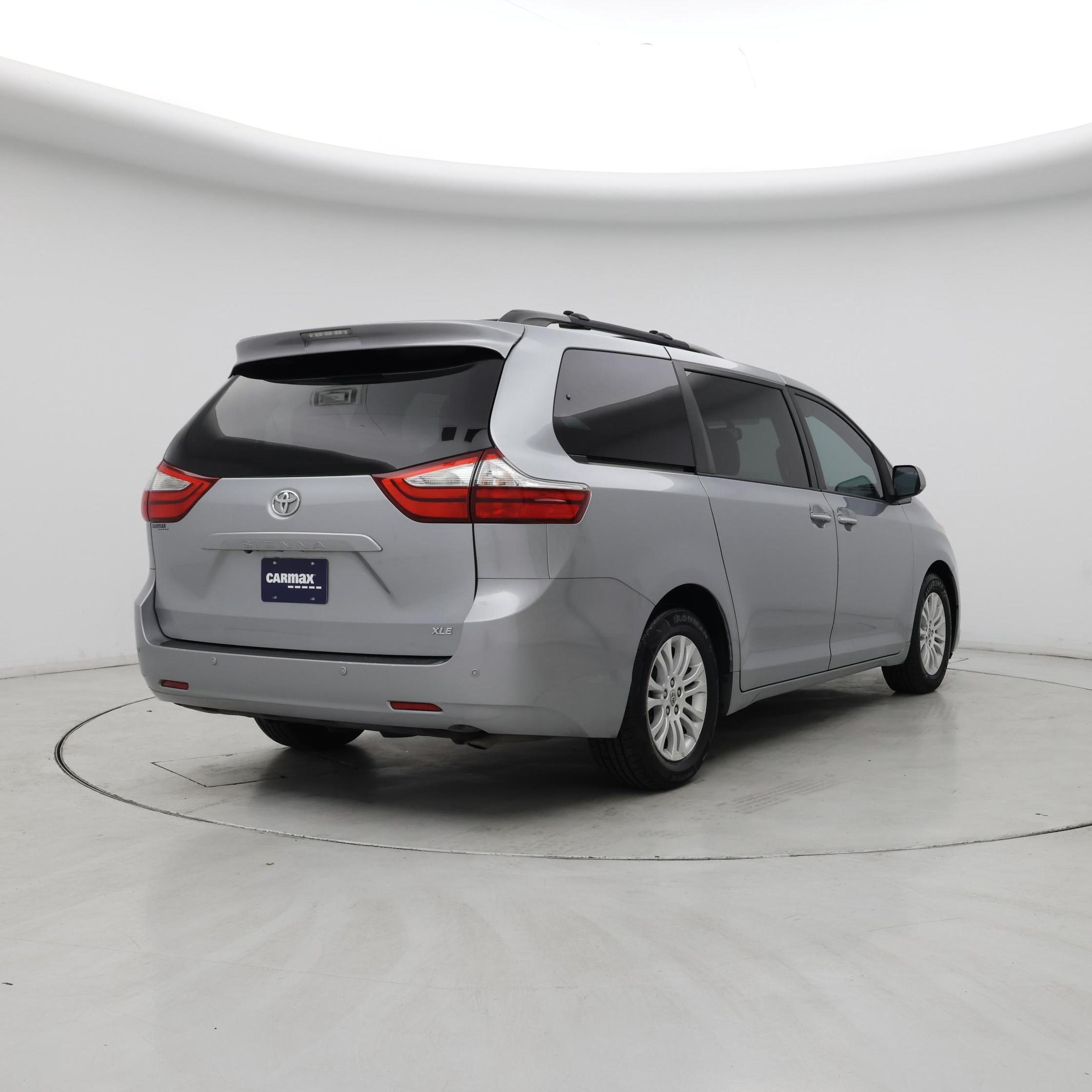 Thumbnail: 2015 Toyota Sienna - 8