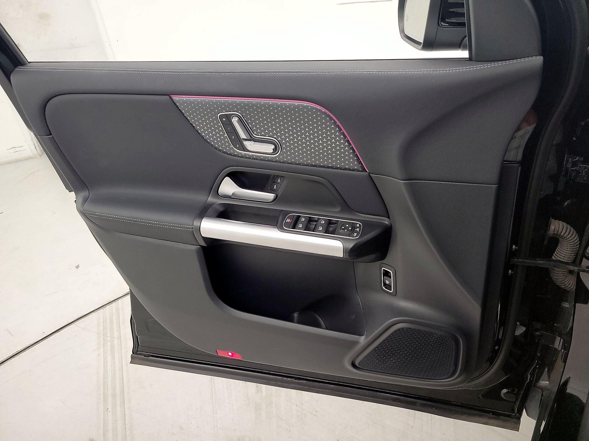 Thumbnail: 2025 Mercedes-Benz GLA - 12