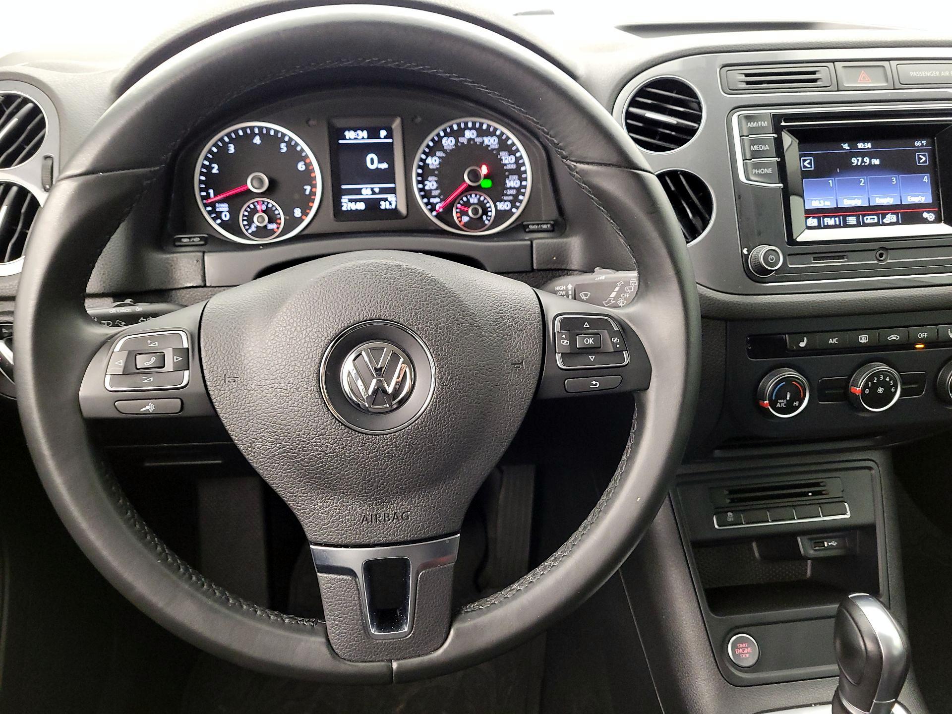Thumbnail: 2016 Volkswagen Tiguan - 10
