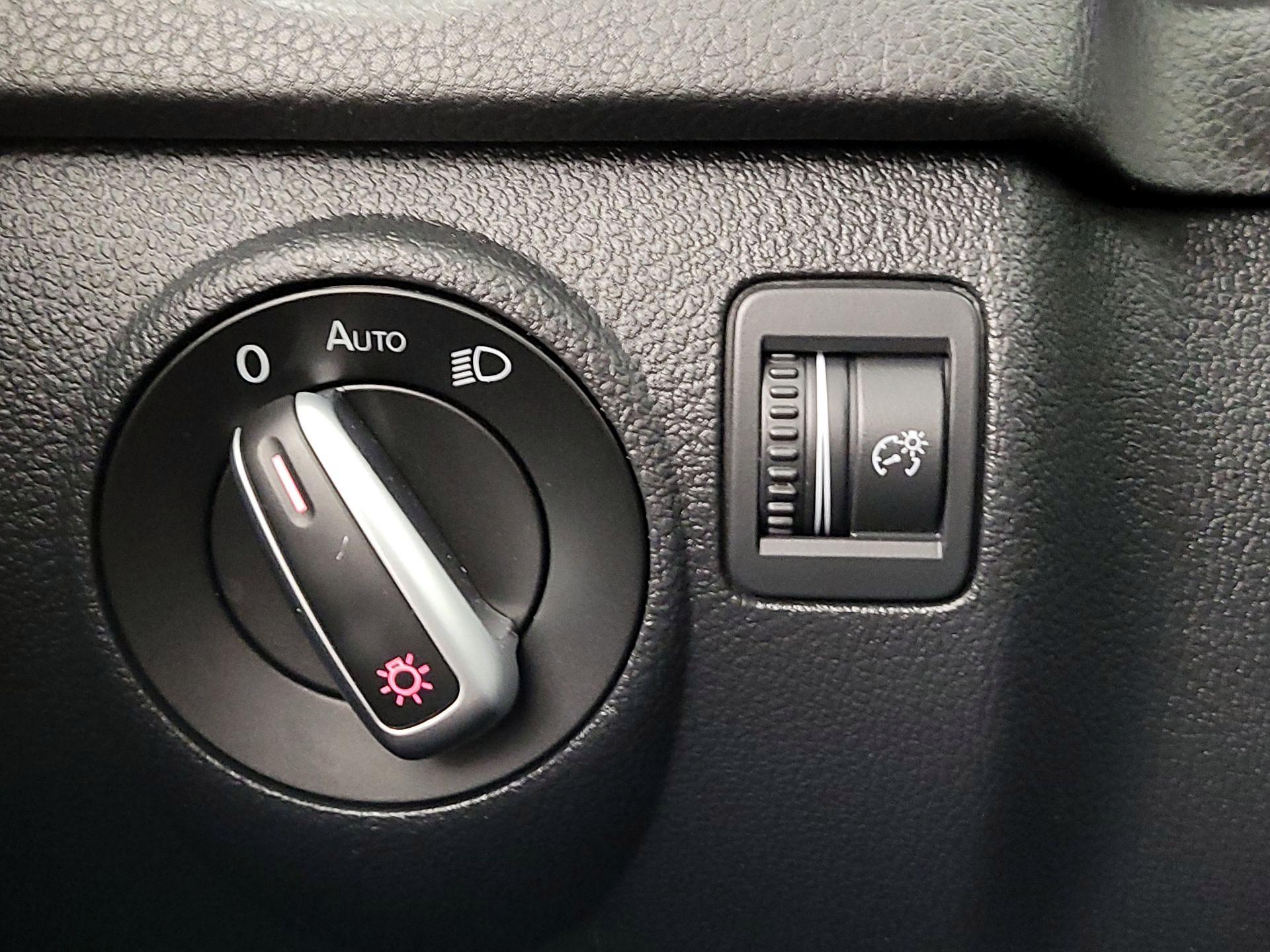 Thumbnail: 2016 Volkswagen Tiguan - 13