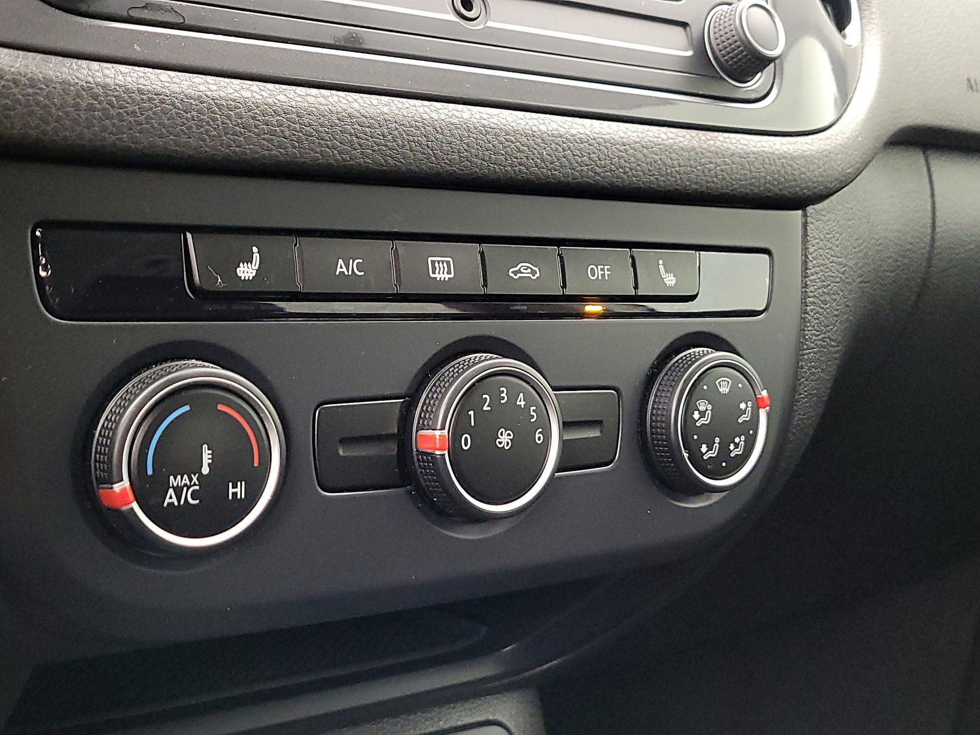 Thumbnail: 2016 Volkswagen Tiguan - 16