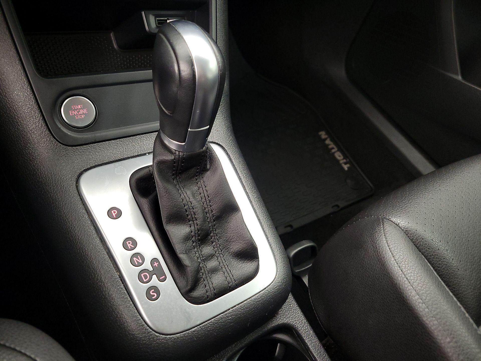 Thumbnail: 2016 Volkswagen Tiguan - 17