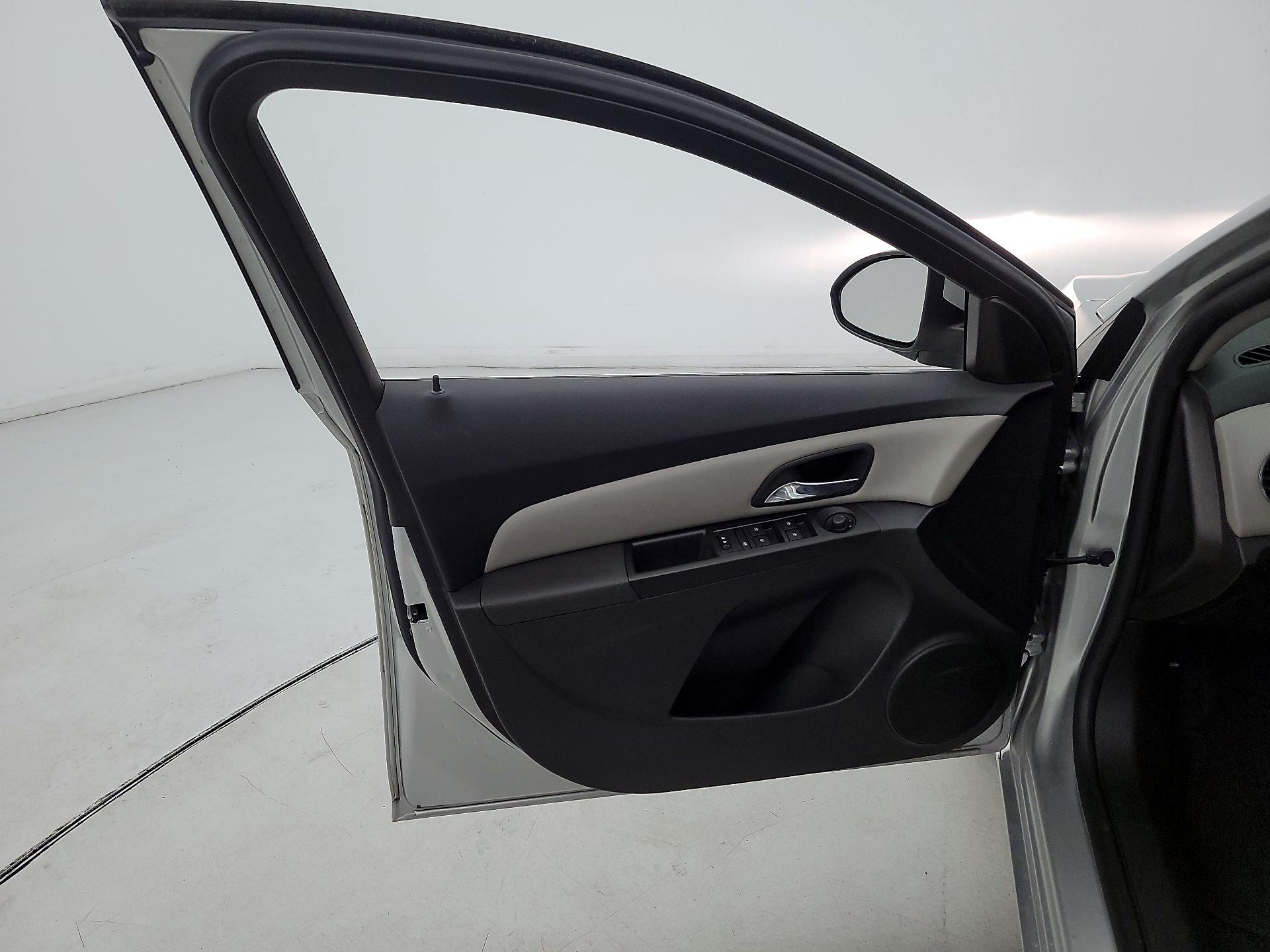 Thumbnail: 2015 Chevrolet Cruze - 12