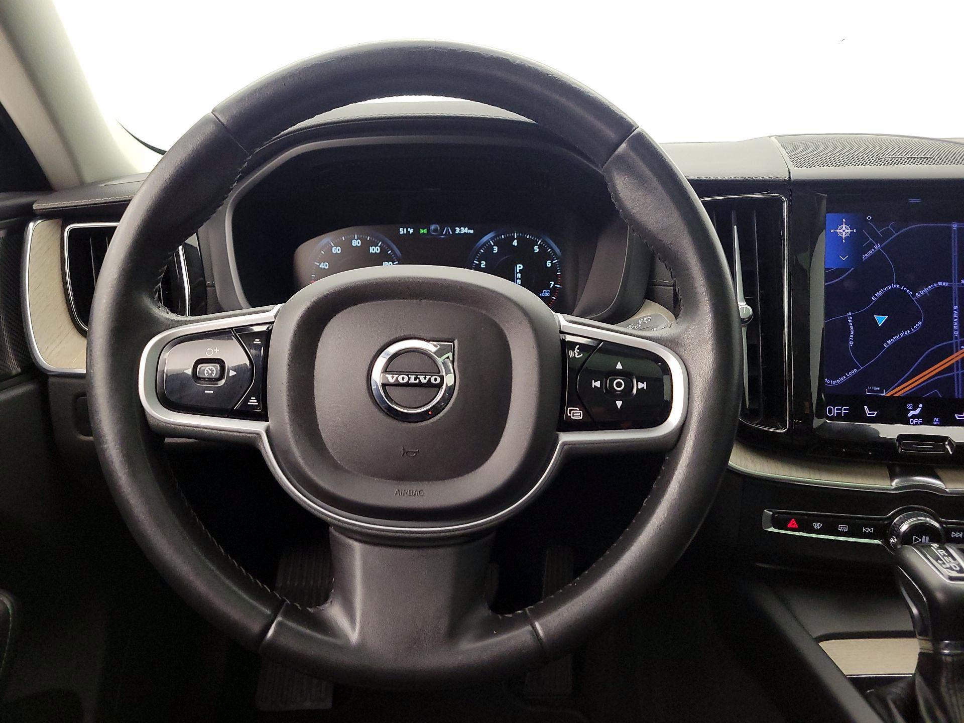 Thumbnail: 2021 Volvo XC60 - 10