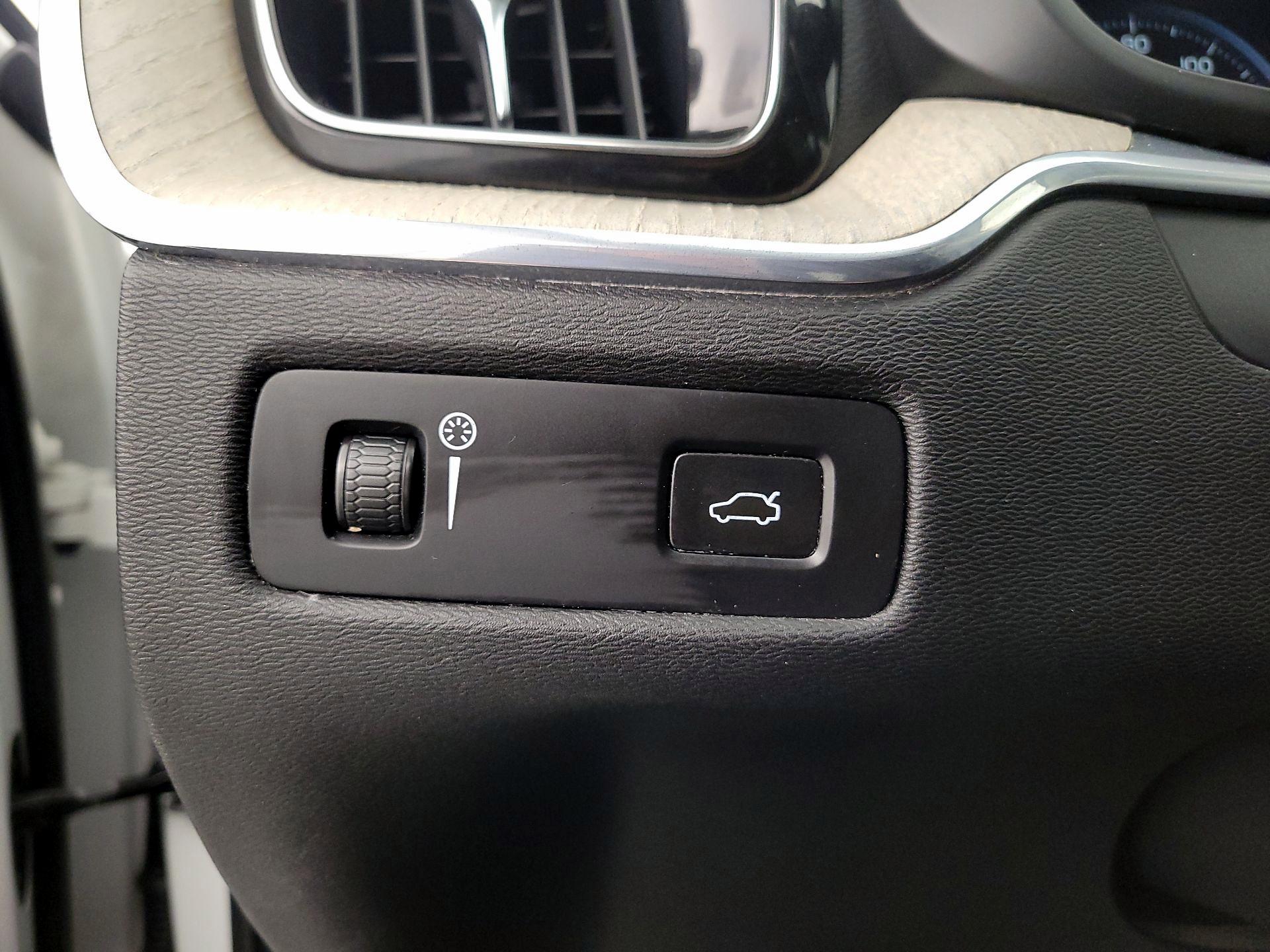 Thumbnail: 2021 Volvo XC60 - 13