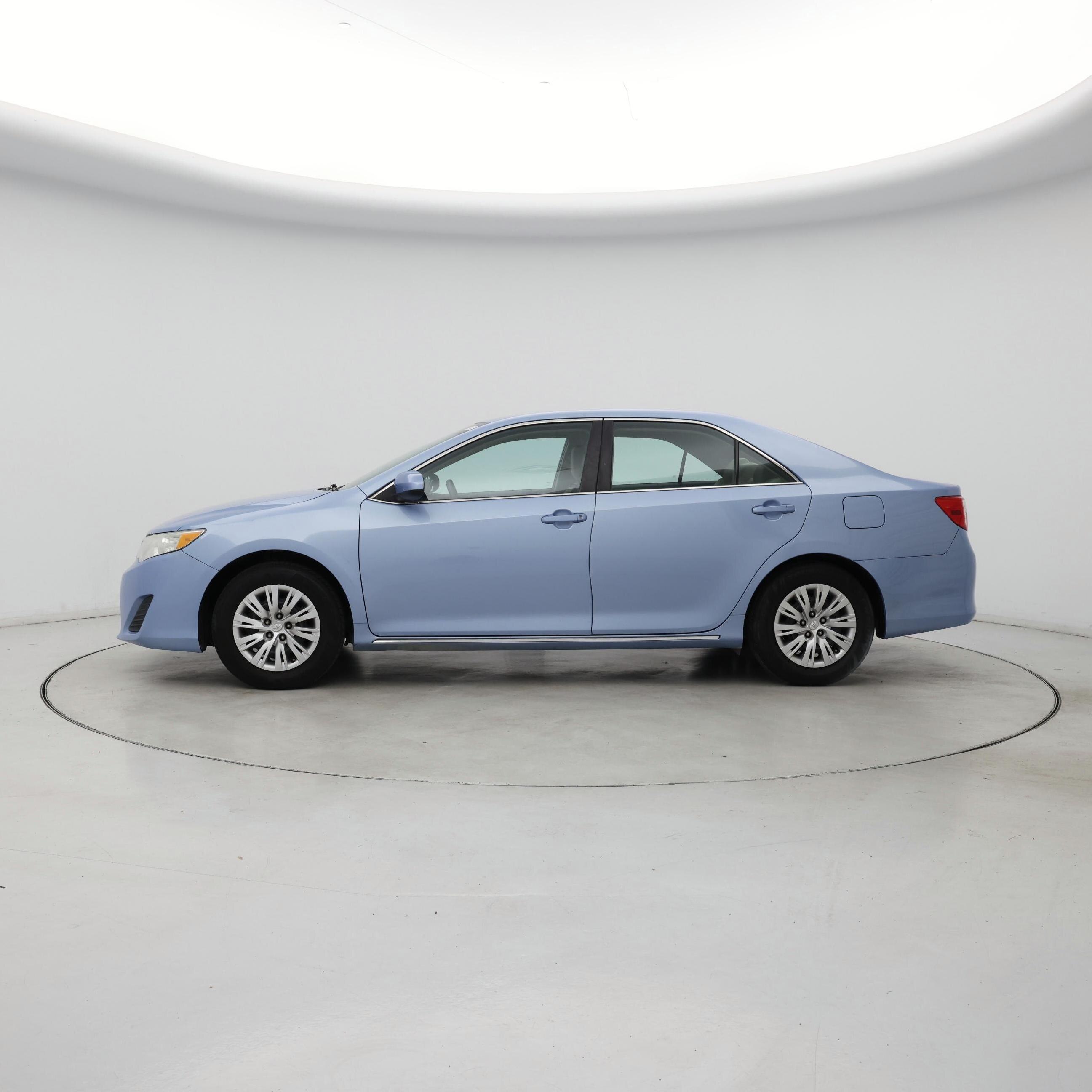 Thumbnail: 2014 Toyota Camry - 3