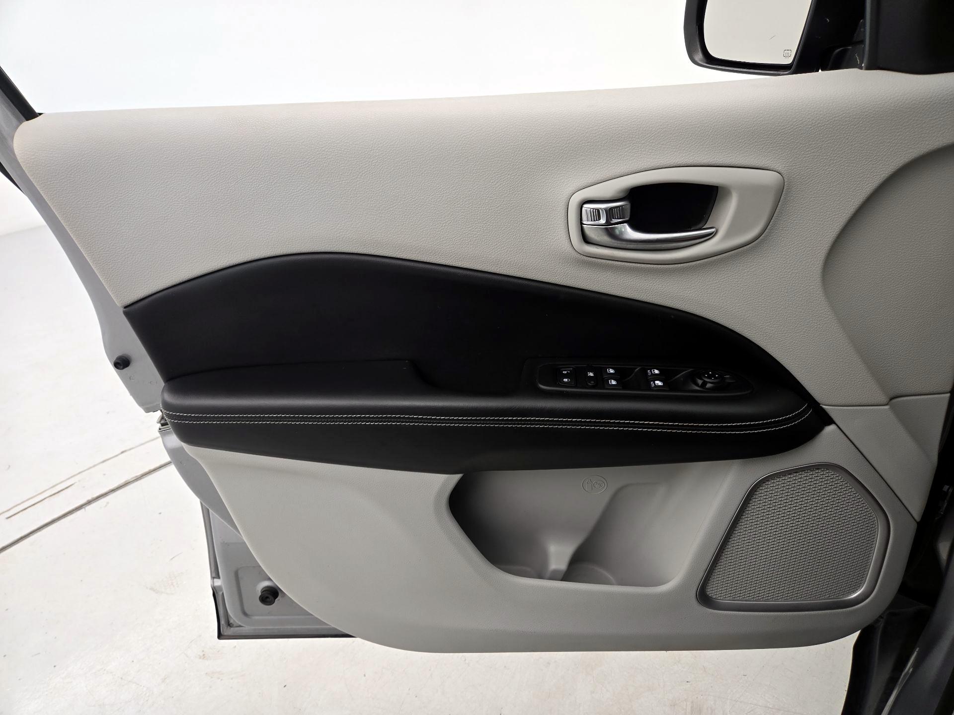 Thumbnail: 2020 Jeep Compass - 12