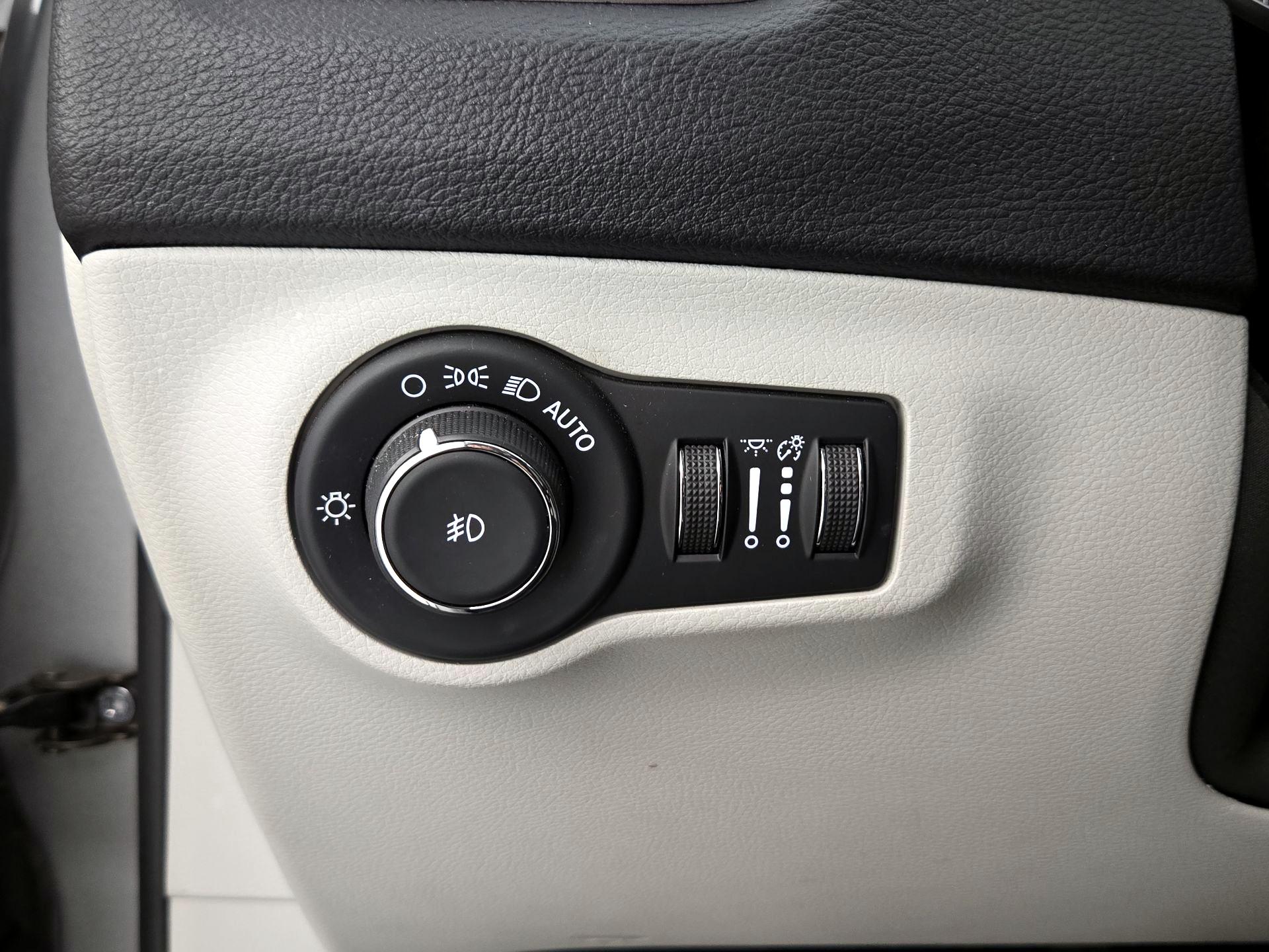 Thumbnail: 2020 Jeep Compass - 13