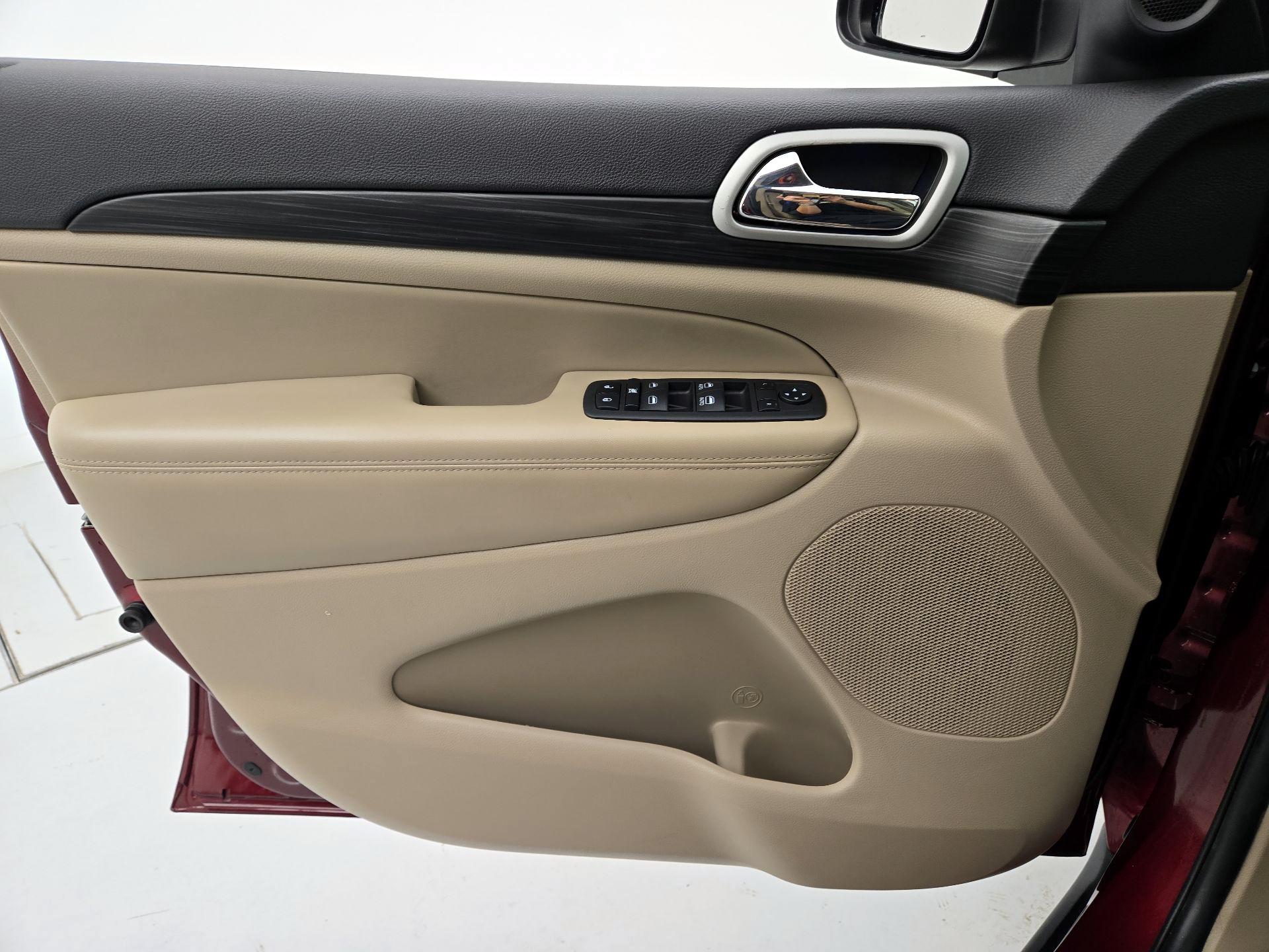 Thumbnail: 2022 Jeep Grand Cherokee - 12