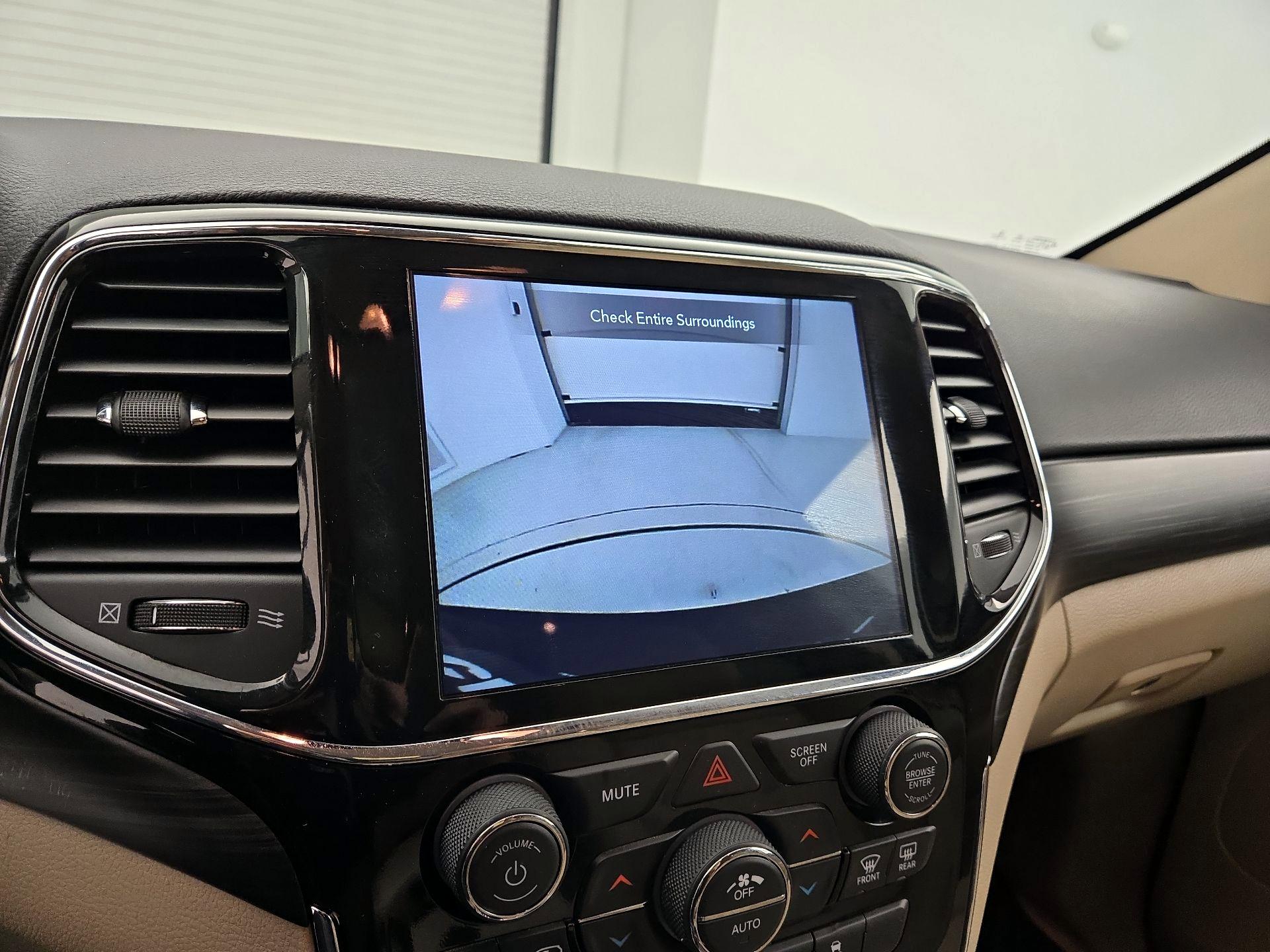 Thumbnail: 2022 Jeep Grand Cherokee - 15