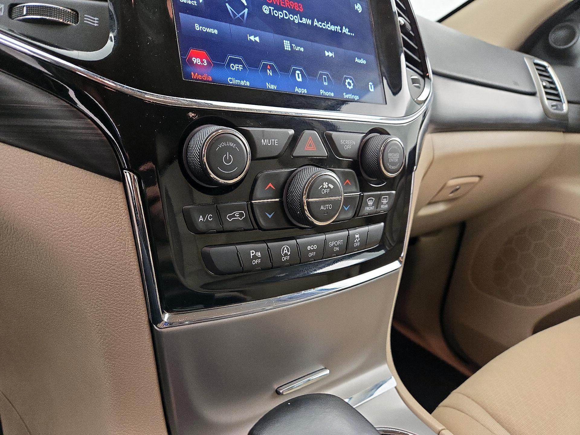 Thumbnail: 2022 Jeep Grand Cherokee - 17