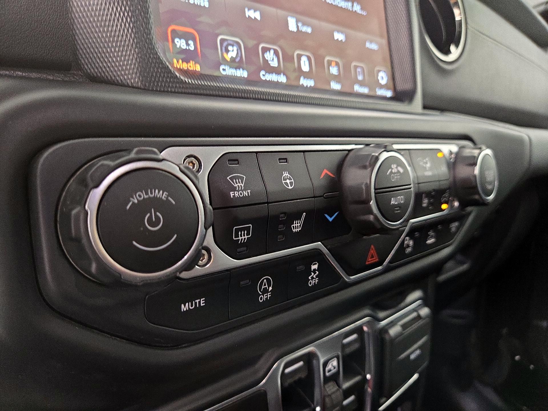 Thumbnail: 2021 Jeep Gladiator - 17