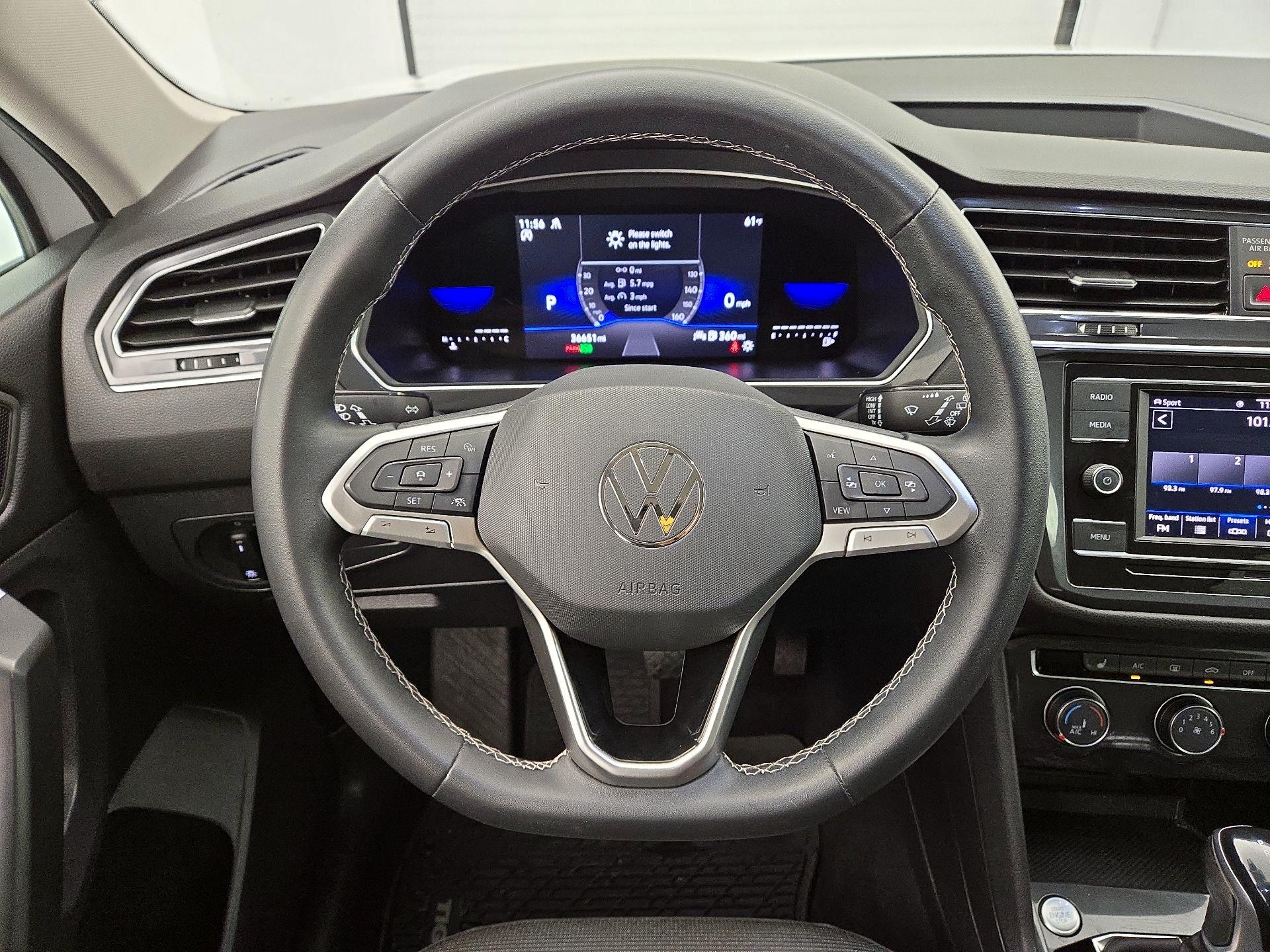 Thumbnail: 2022 Volkswagen Tiguan - 10