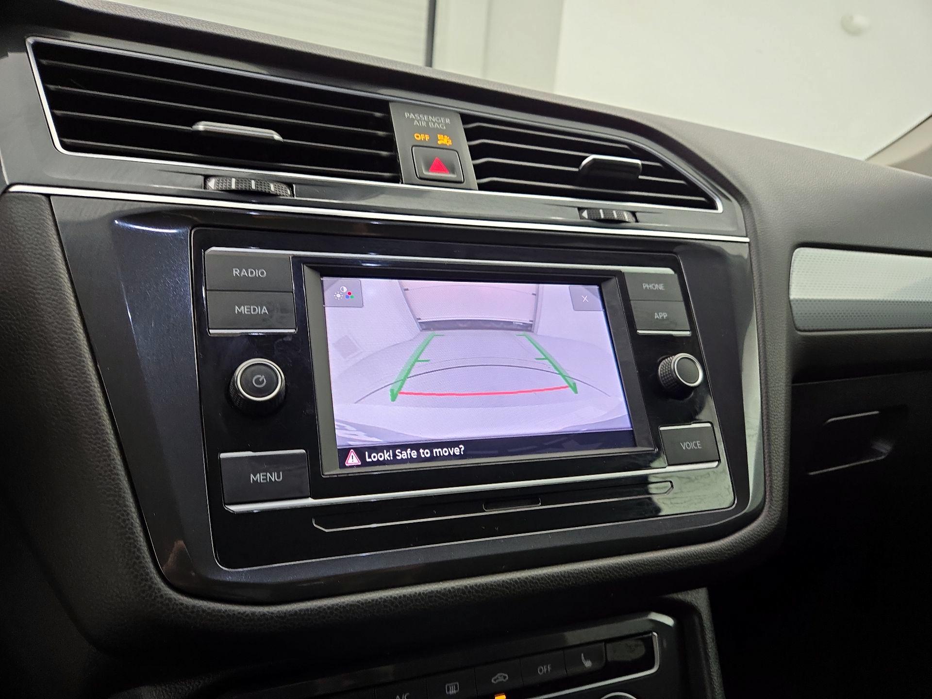 Thumbnail: 2022 Volkswagen Tiguan - 14