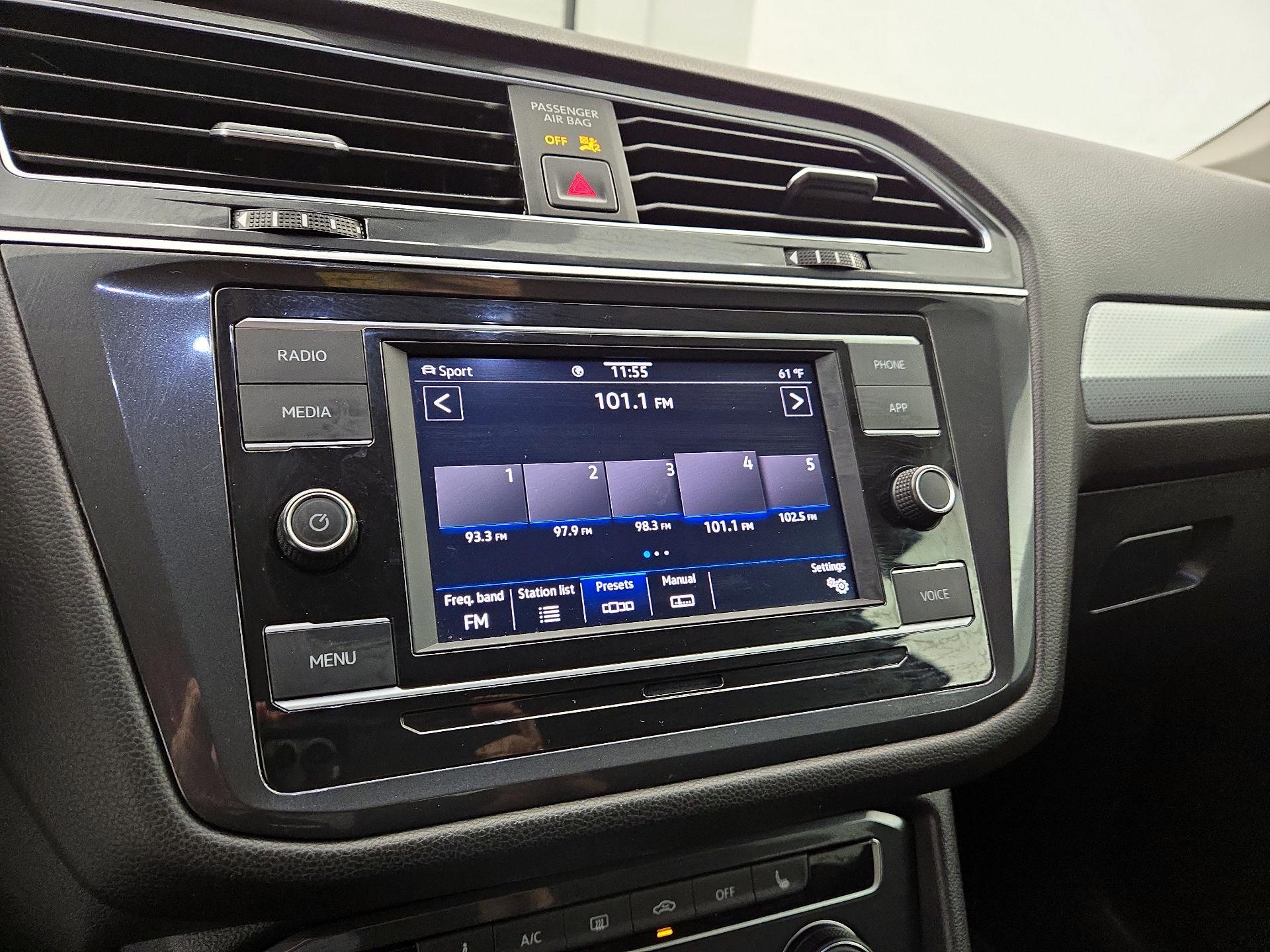 Thumbnail: 2022 Volkswagen Tiguan - 15