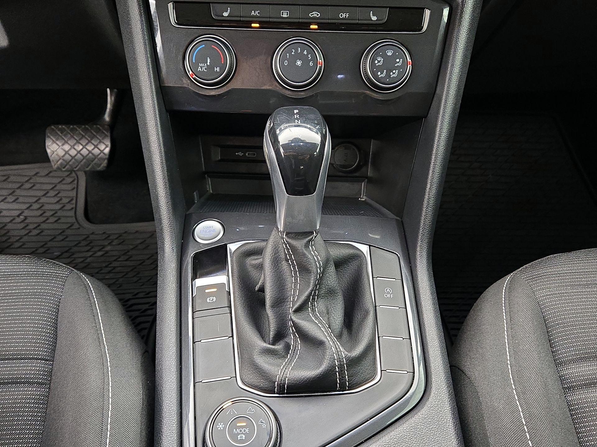 Thumbnail: 2022 Volkswagen Tiguan - 17