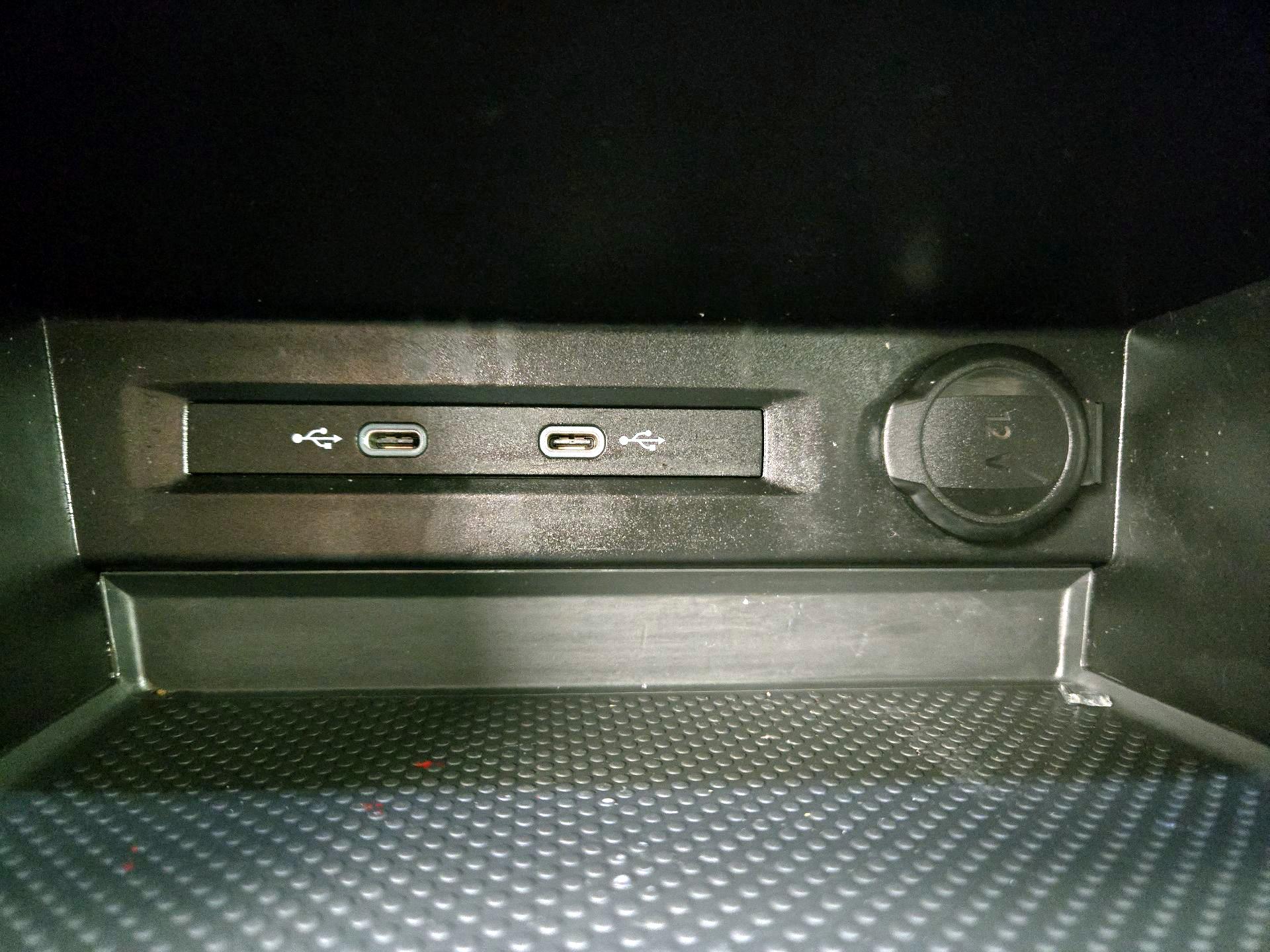 Thumbnail: 2022 Volkswagen Tiguan - 18