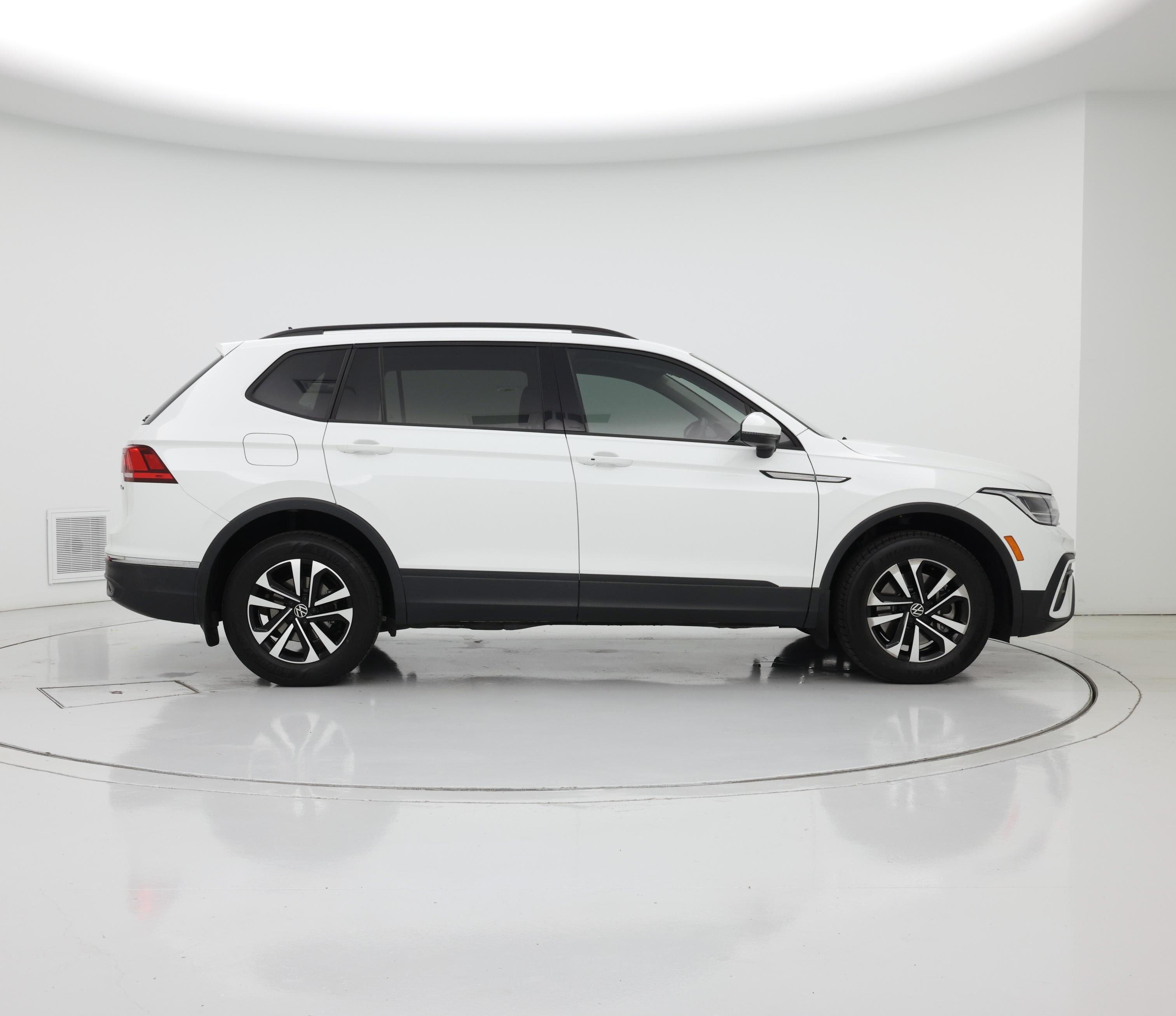Thumbnail: 2022 Volkswagen Tiguan - 7