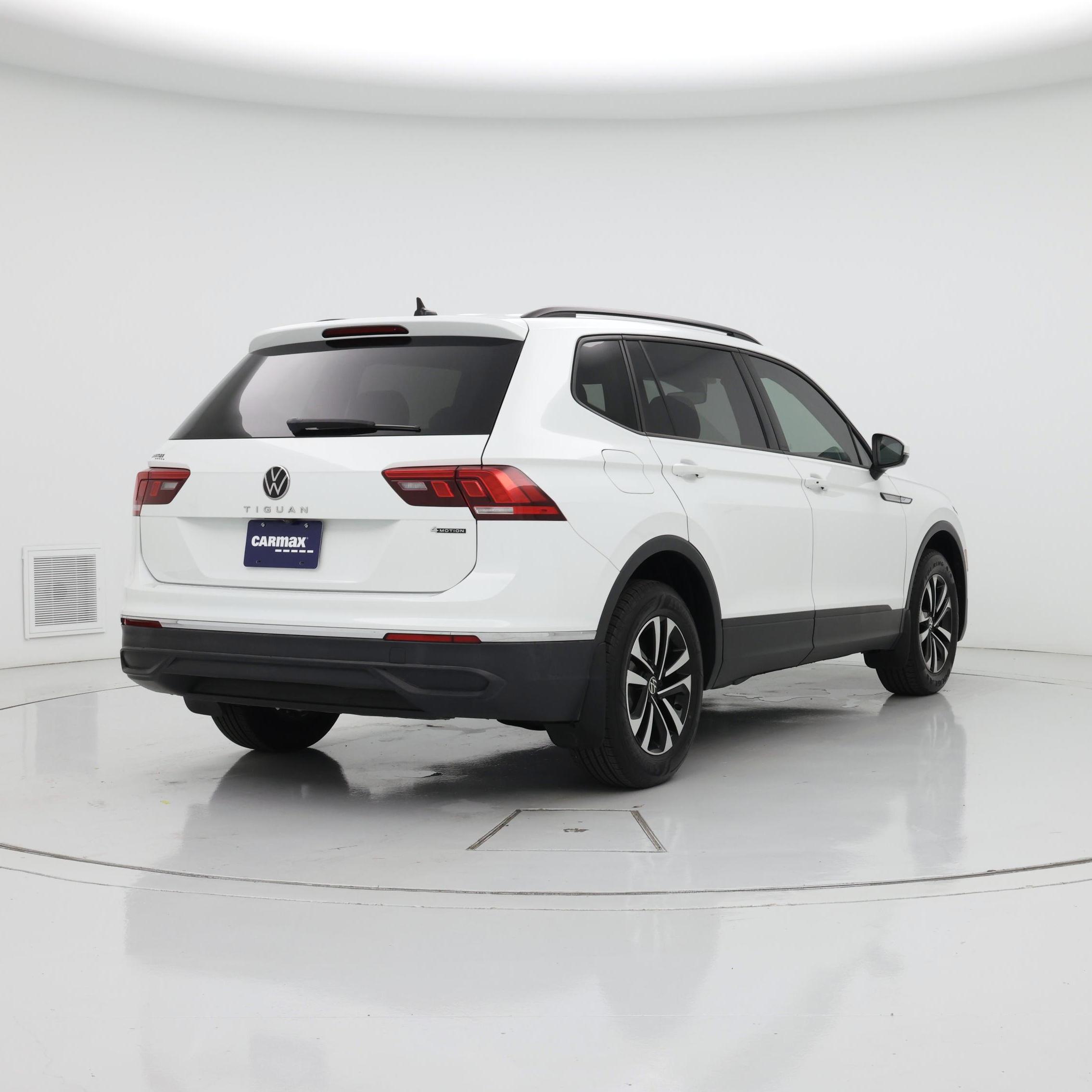 Thumbnail: 2022 Volkswagen Tiguan - 8