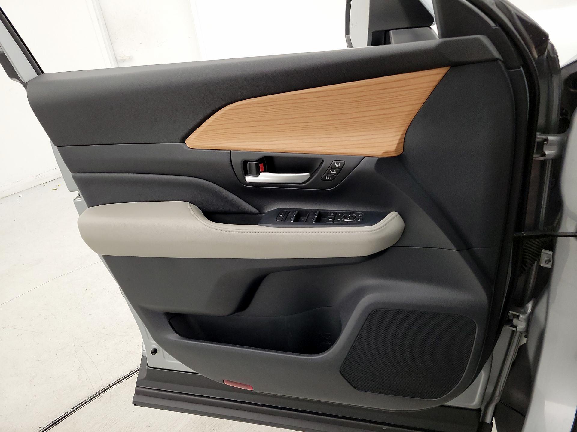 Thumbnail: 2024 Toyota Grand Highlander - 12