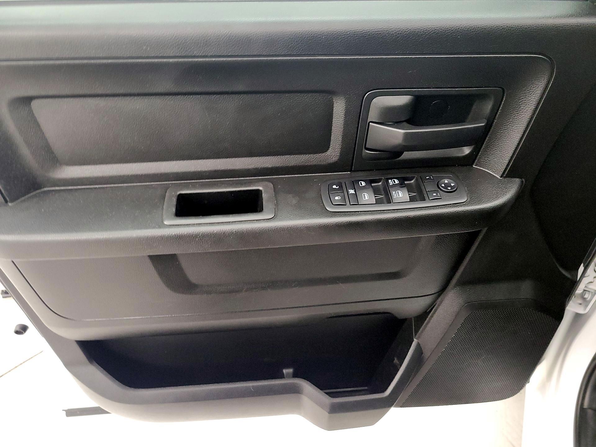 Thumbnail: 2019 RAM 1500 Classic - 12