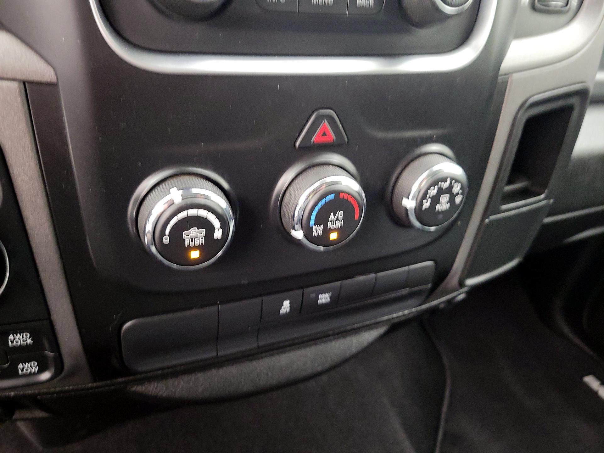 Thumbnail: 2019 RAM 1500 Classic - 14