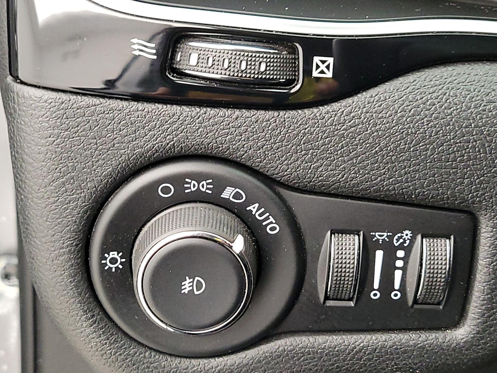 Thumbnail: 2021 Jeep Cherokee - 13