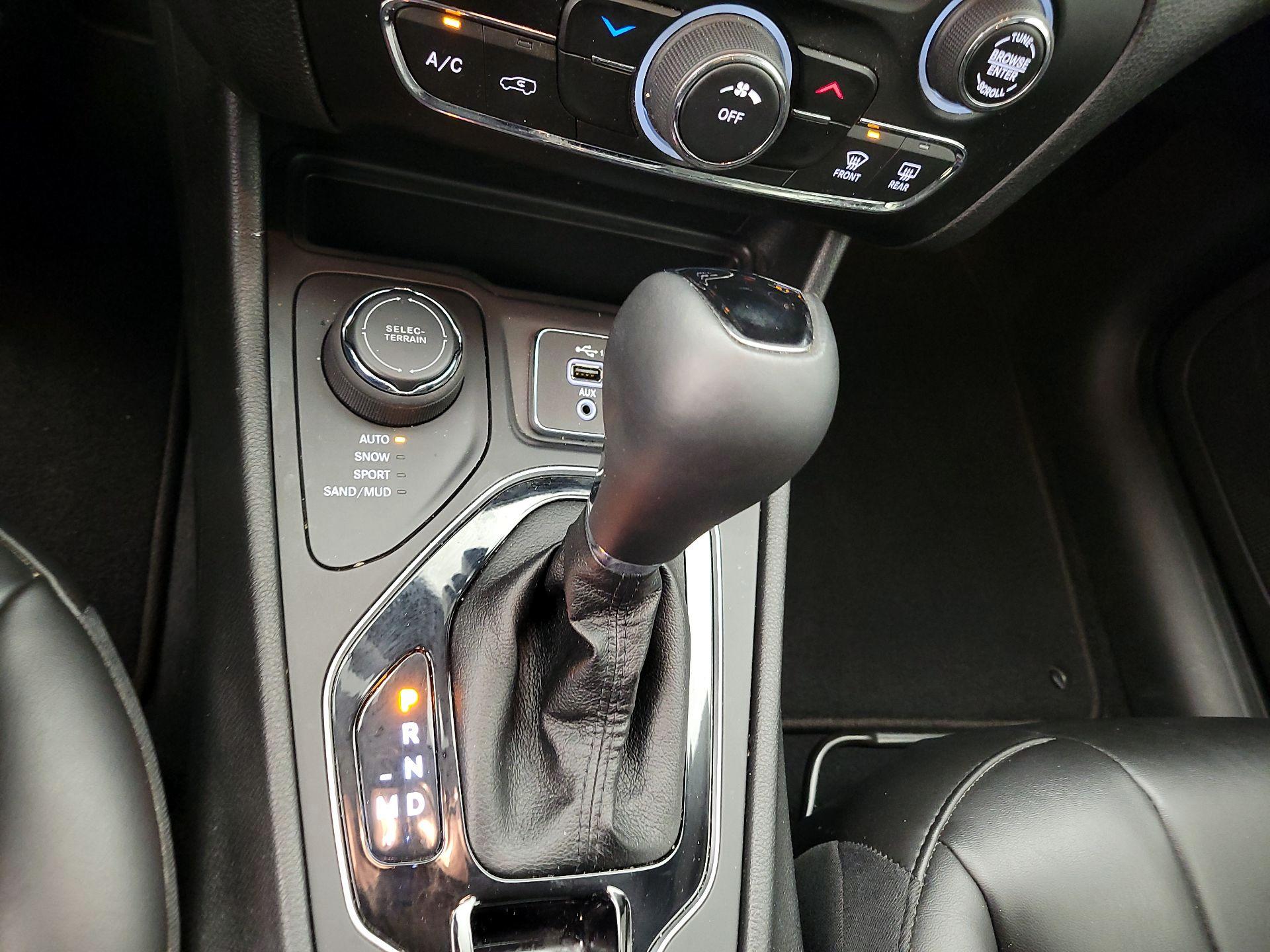 Thumbnail: 2021 Jeep Cherokee - 17