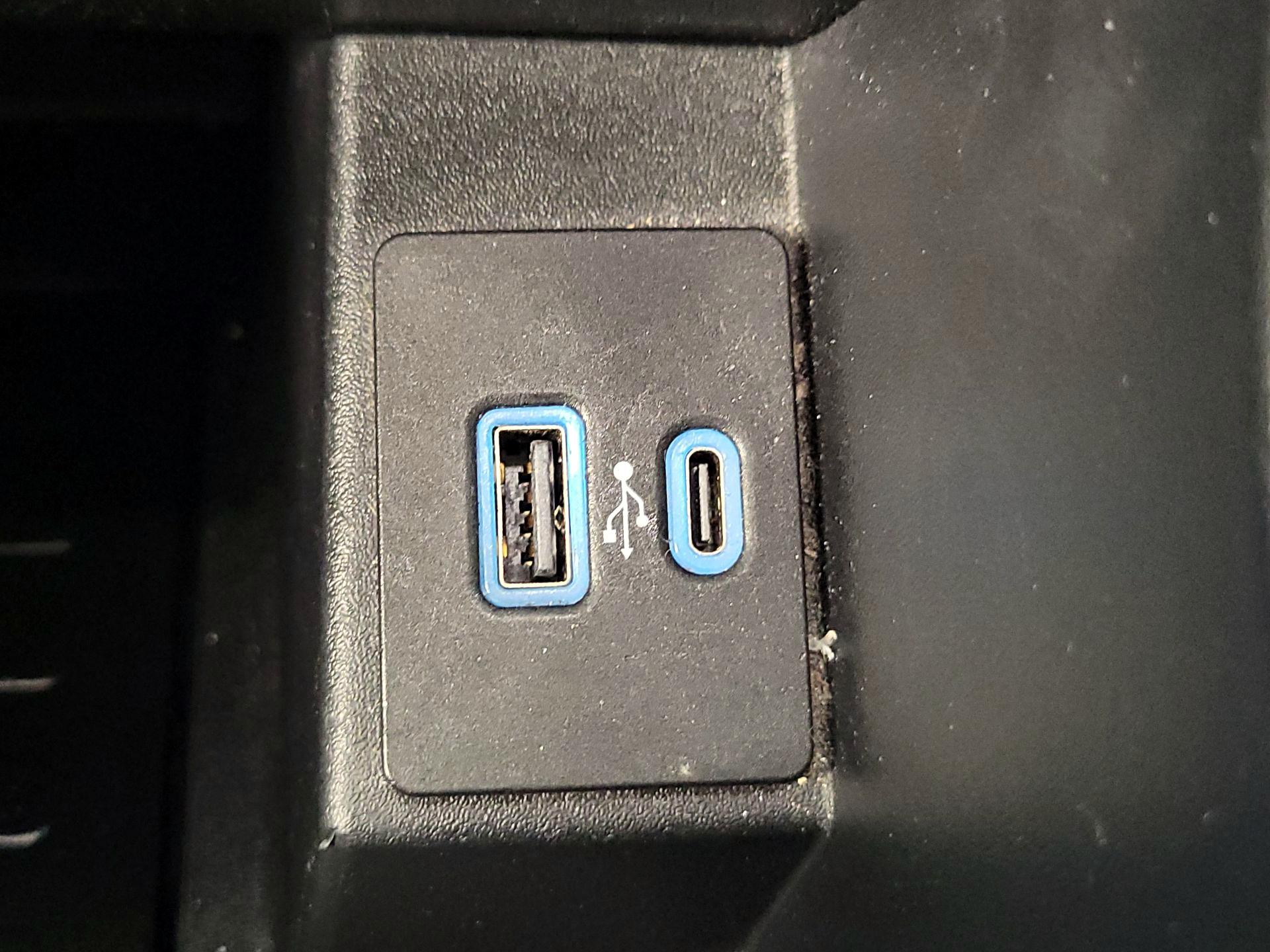 Thumbnail: 2022 Ford Edge - 18