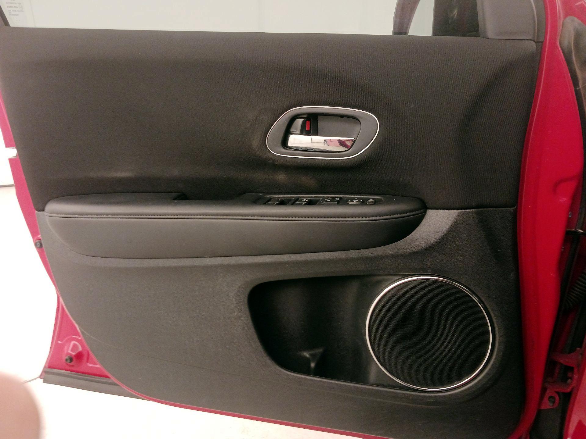 Thumbnail: 2016 Honda HR-V - 12