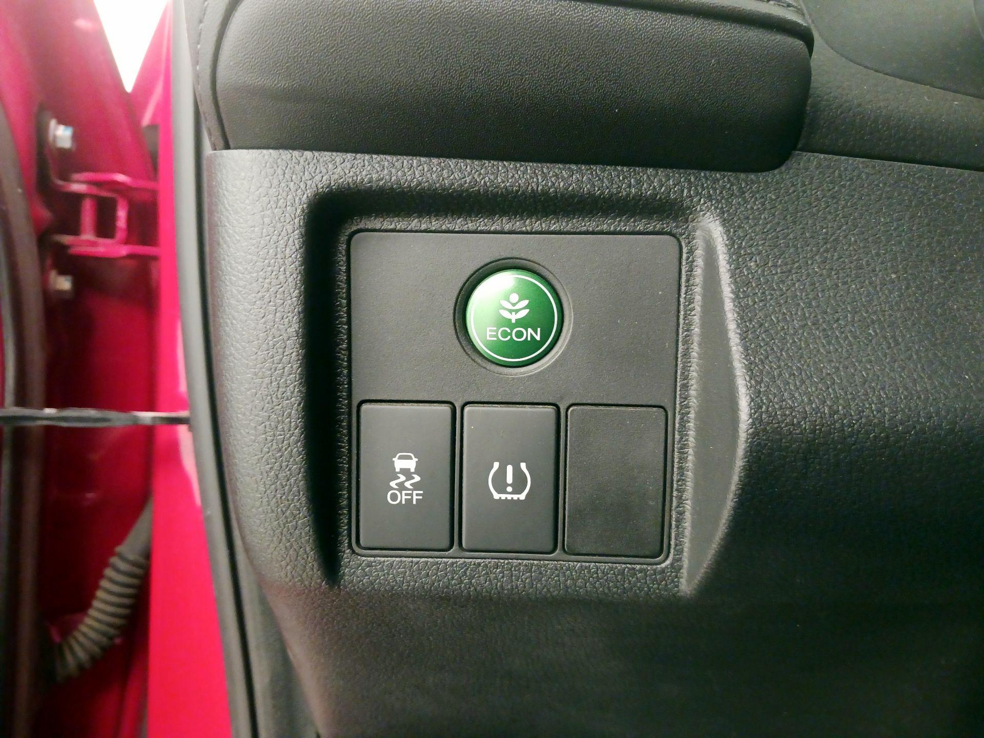 Thumbnail: 2016 Honda HR-V - 13