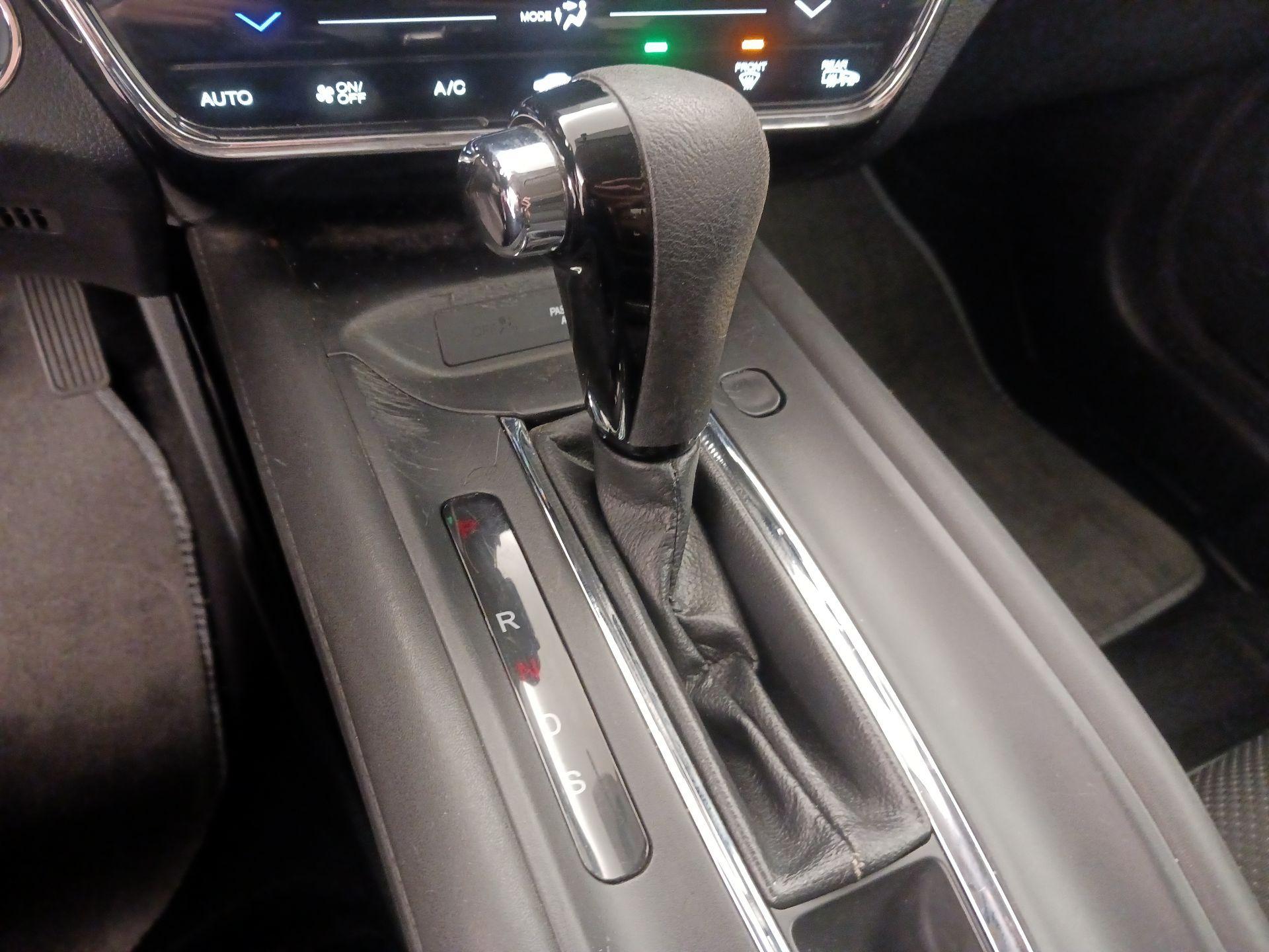 Thumbnail: 2016 Honda HR-V - 17