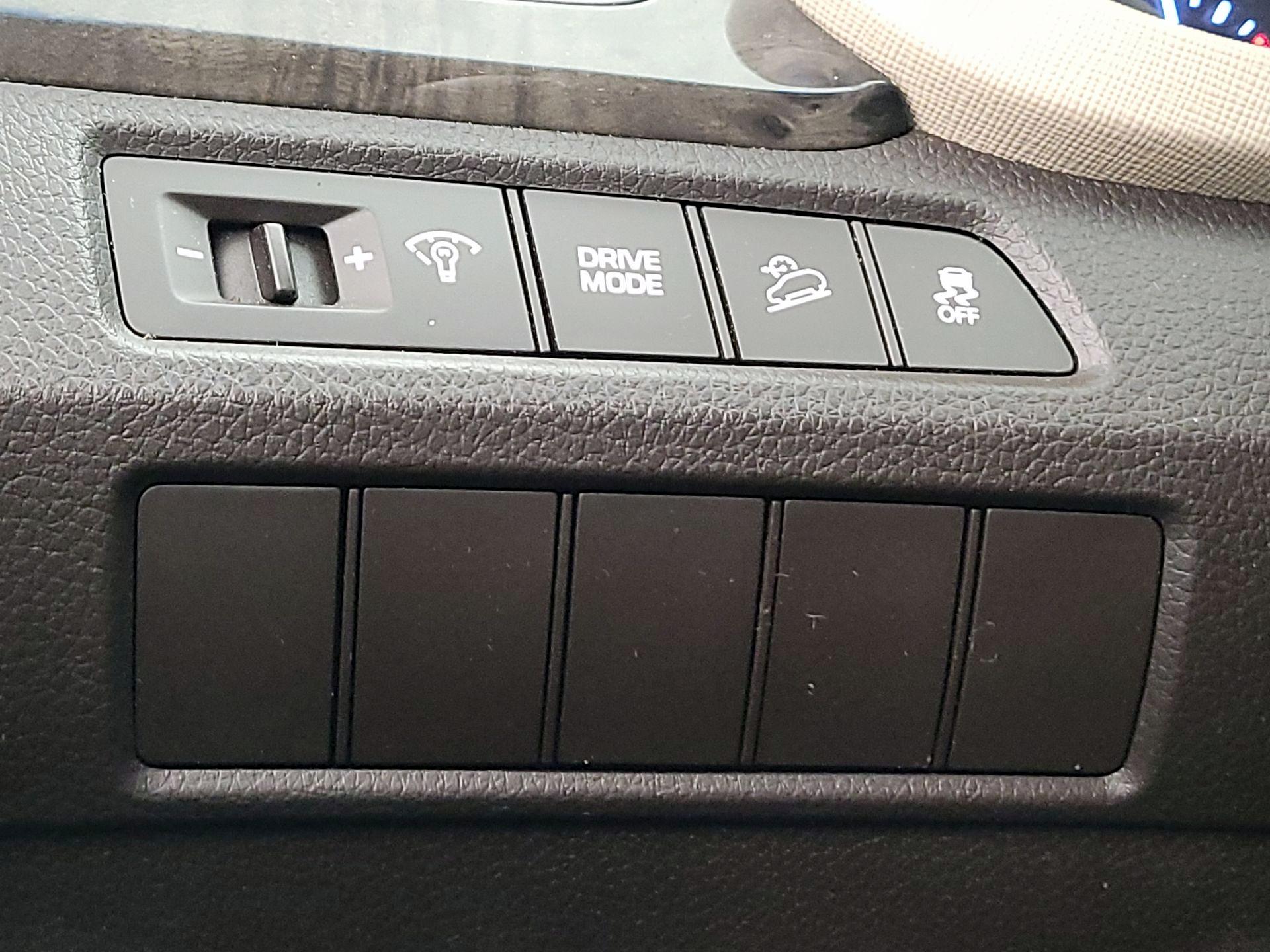 Thumbnail: 2017 Hyundai Santa Fe - 13