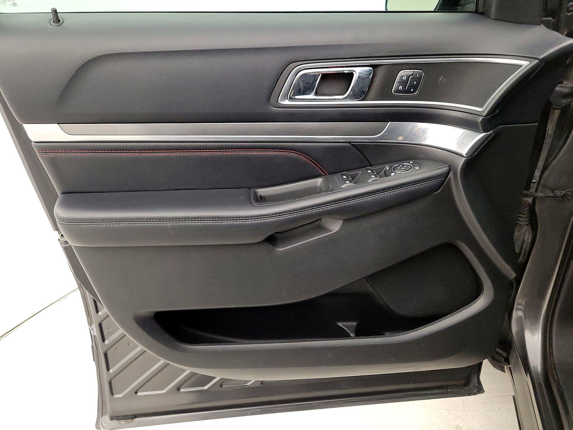 Thumbnail: 2016 Ford Explorer - 12